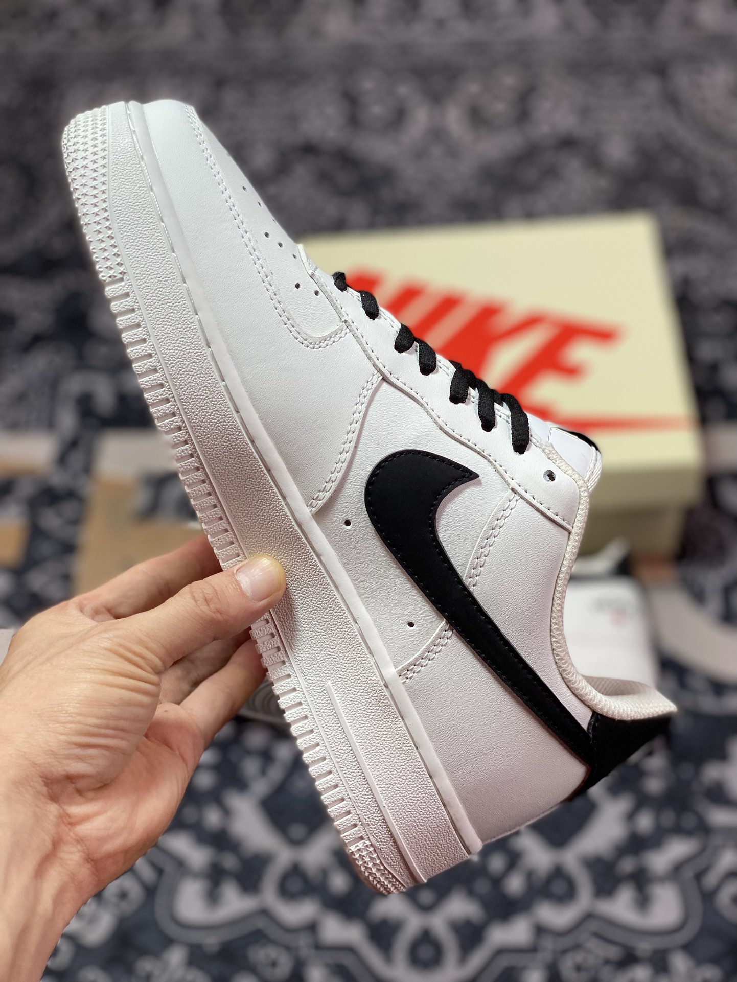 240  Air Force 1 '07 Low 红十字会白黑 NY220711