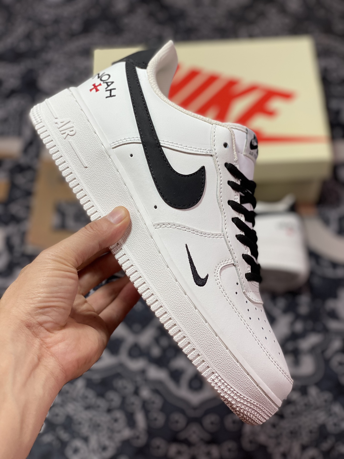 240  Air Force 1 '07 Low 红十字会白黑 NY220711