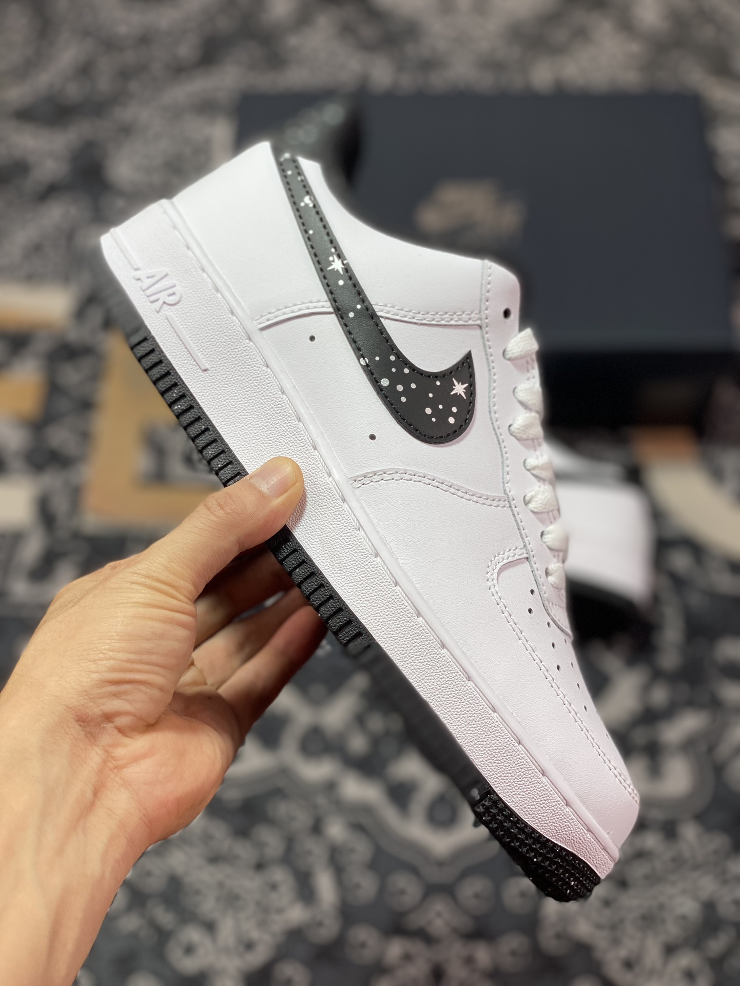 200  Air Force 1 '07 Low 白黑满天星 FV6656-100