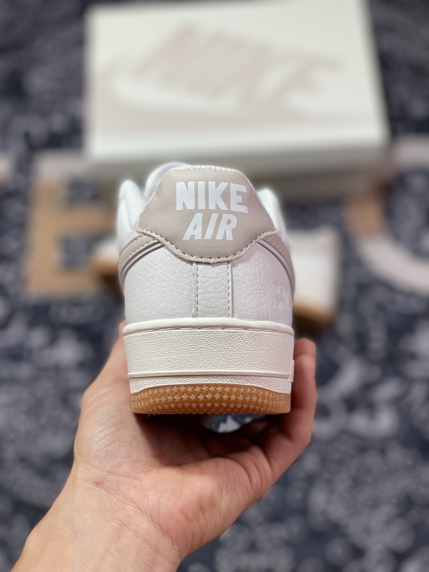 240  耐克Nike Air Force 1’07 Low”Beige/Tan/Gum”空军一号板鞋“皮革米白奶茶黄小钩”WA0531-305