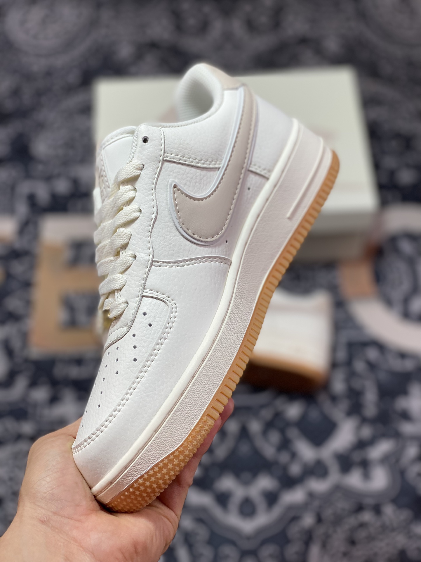 240  耐克Nike Air Force 1’07 Low”Beige/Tan/Gum”空军一号板鞋“皮革米白奶茶黄小钩”WA0531-305