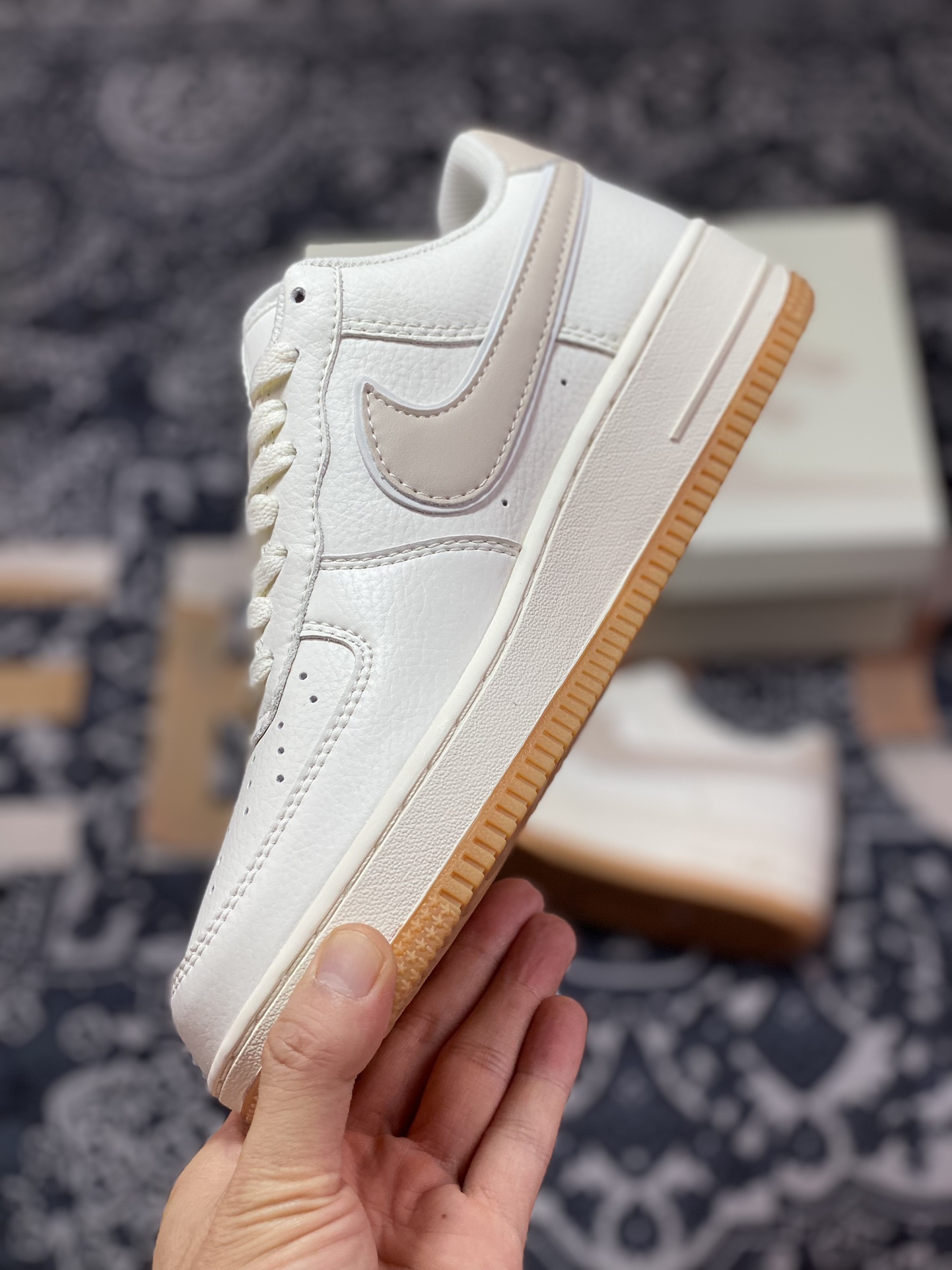 240  耐克Nike Air Force 1’07 Low”Beige/Tan/Gum”空军一号板鞋“皮革米白奶茶黄小钩”WA0531-305