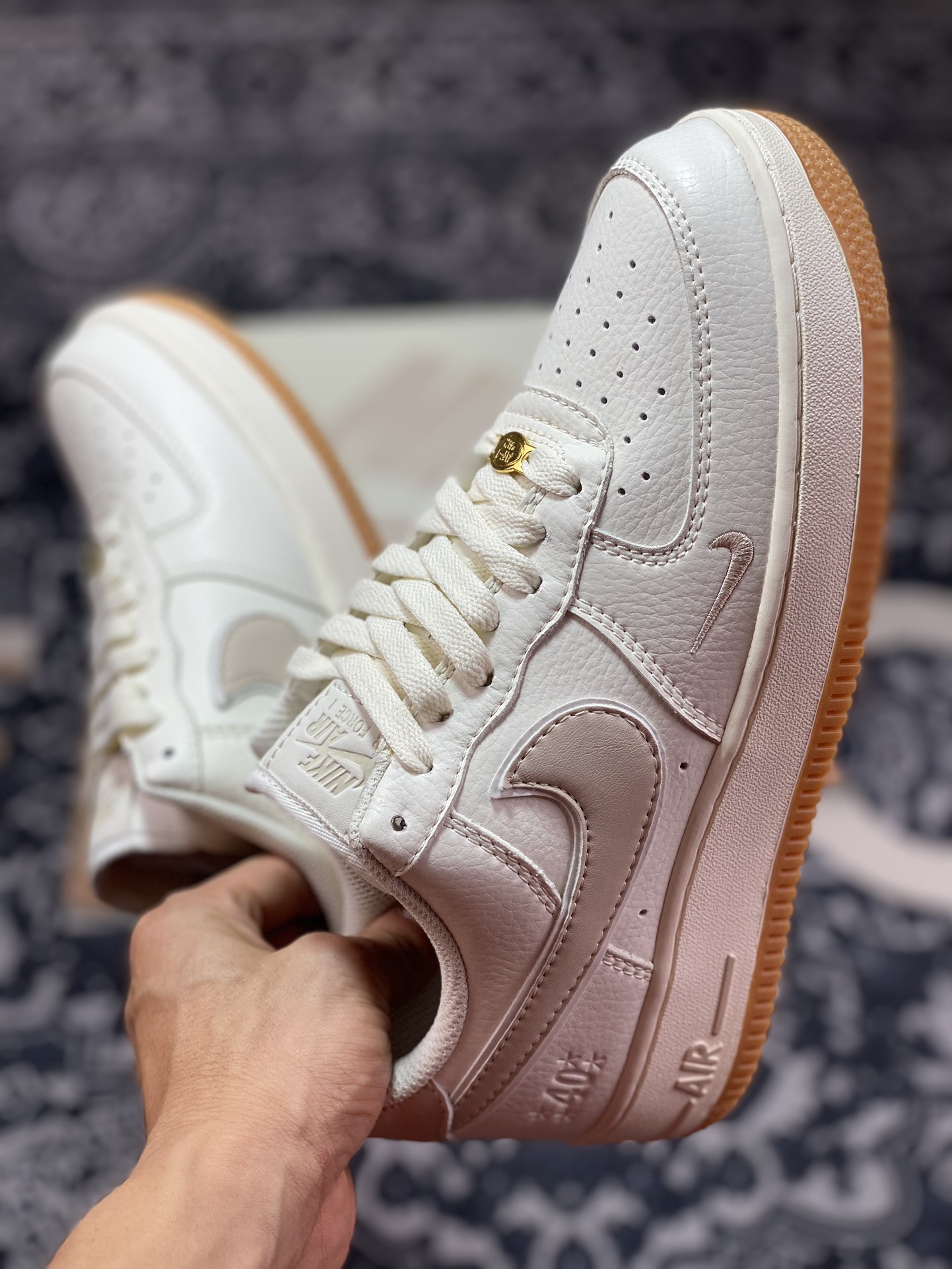 240  耐克Nike Air Force 1’07 Low”Beige/Tan/Gum”空军一号板鞋“皮革米白奶茶黄小钩”WA0531-305