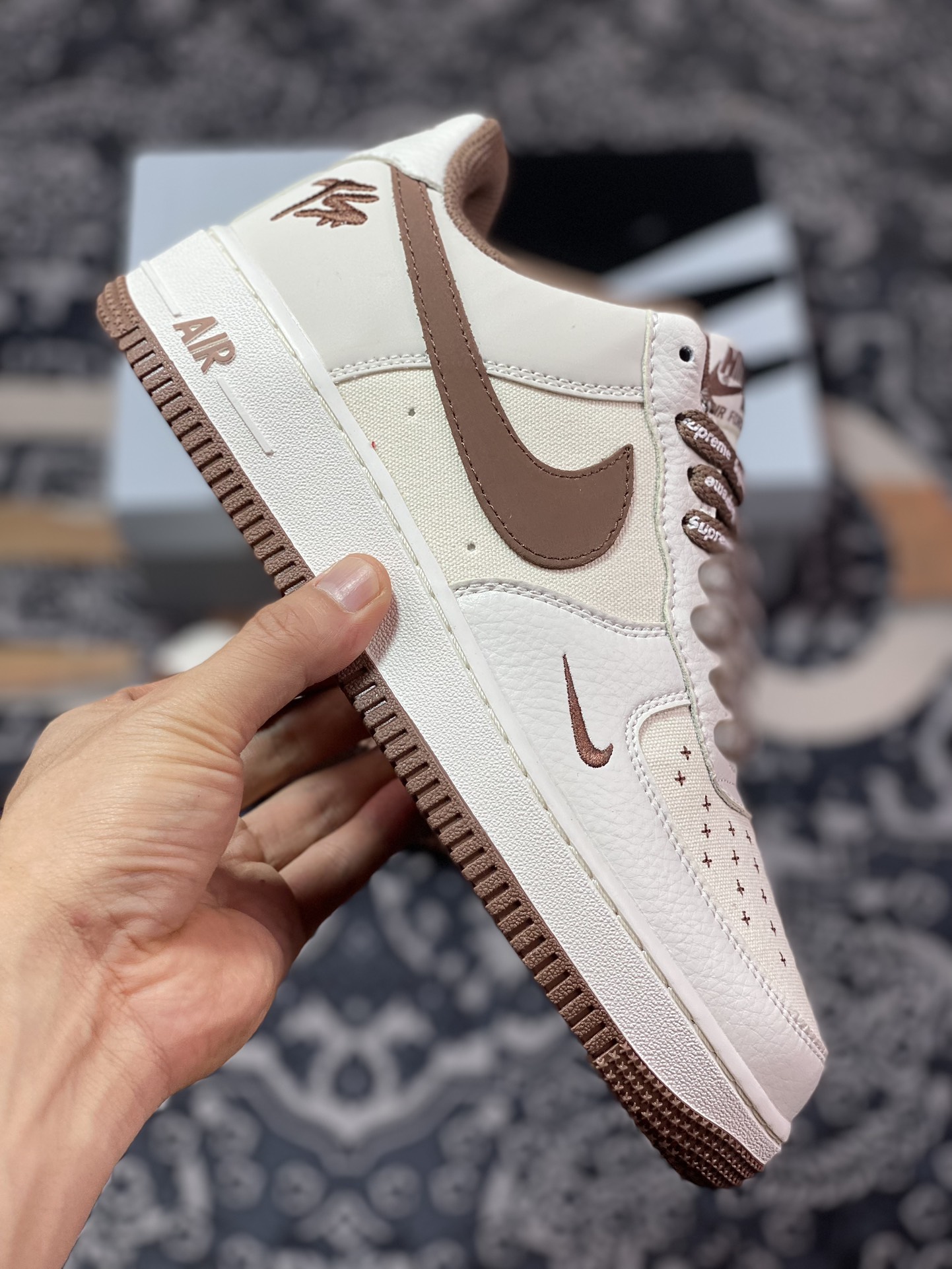 240  Nike Air Force 1 Low 07 TS x Supreme 三方联名白褐 PF9055-755