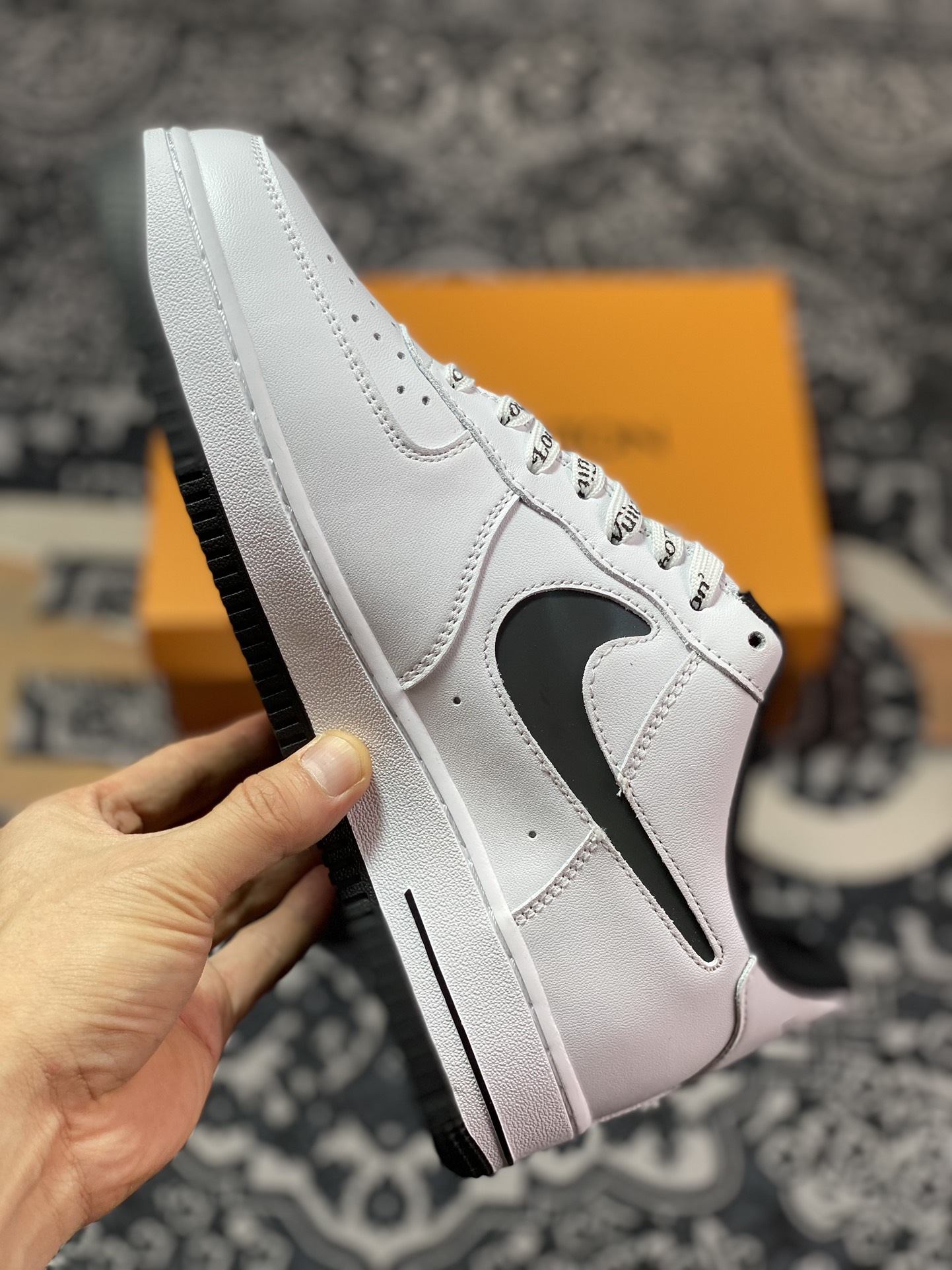 260  Louis Vuitton x Nike Air Force 1 07 LV8 Low"White/Black/LV Monogram"空军一号板鞋“皮革白黑镭射LV镂空钩子”LV1898-836