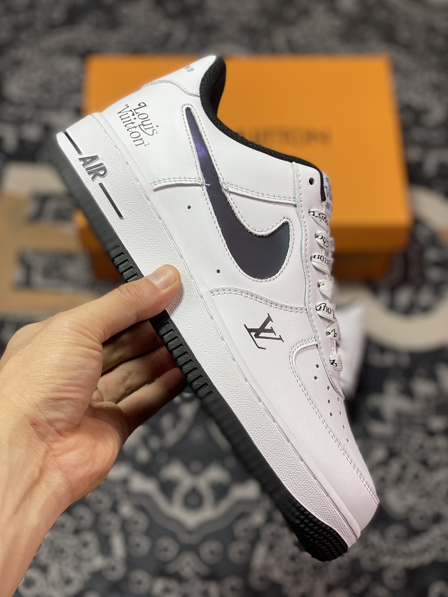 260  Louis Vuitton x Nike Air Force 1 07 LV8 Low"White/Black/LV Monogram"空军一号板鞋“皮革白黑镭射LV镂空钩子”LV1898-836