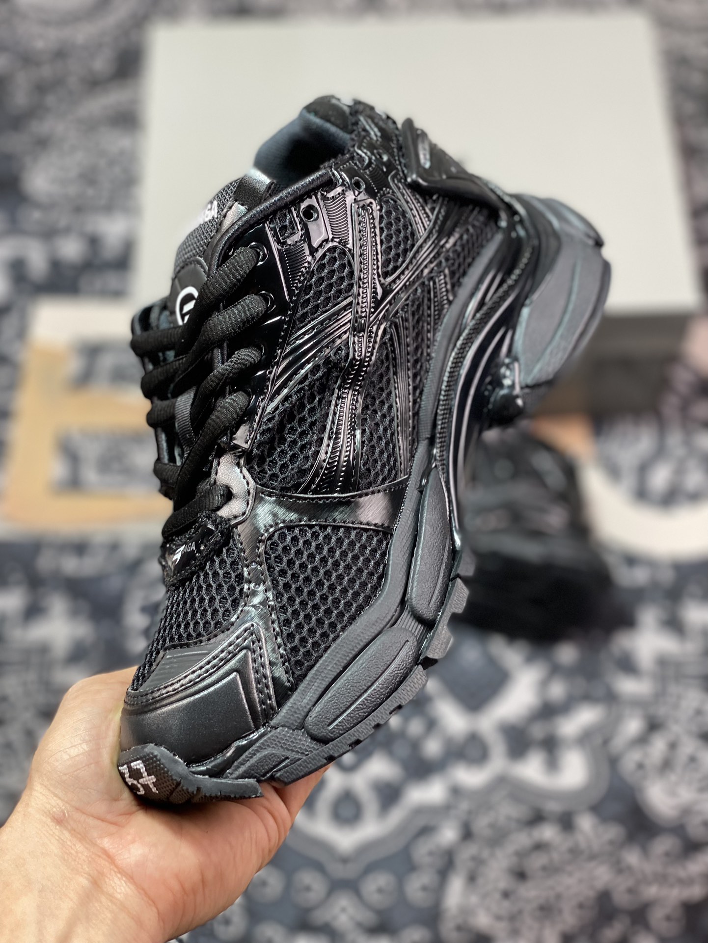 520 巴黎世家BALENCIAGA Runner Sneaker”Triple Black/White”2.0慢跑 772767 W3RNY 0135