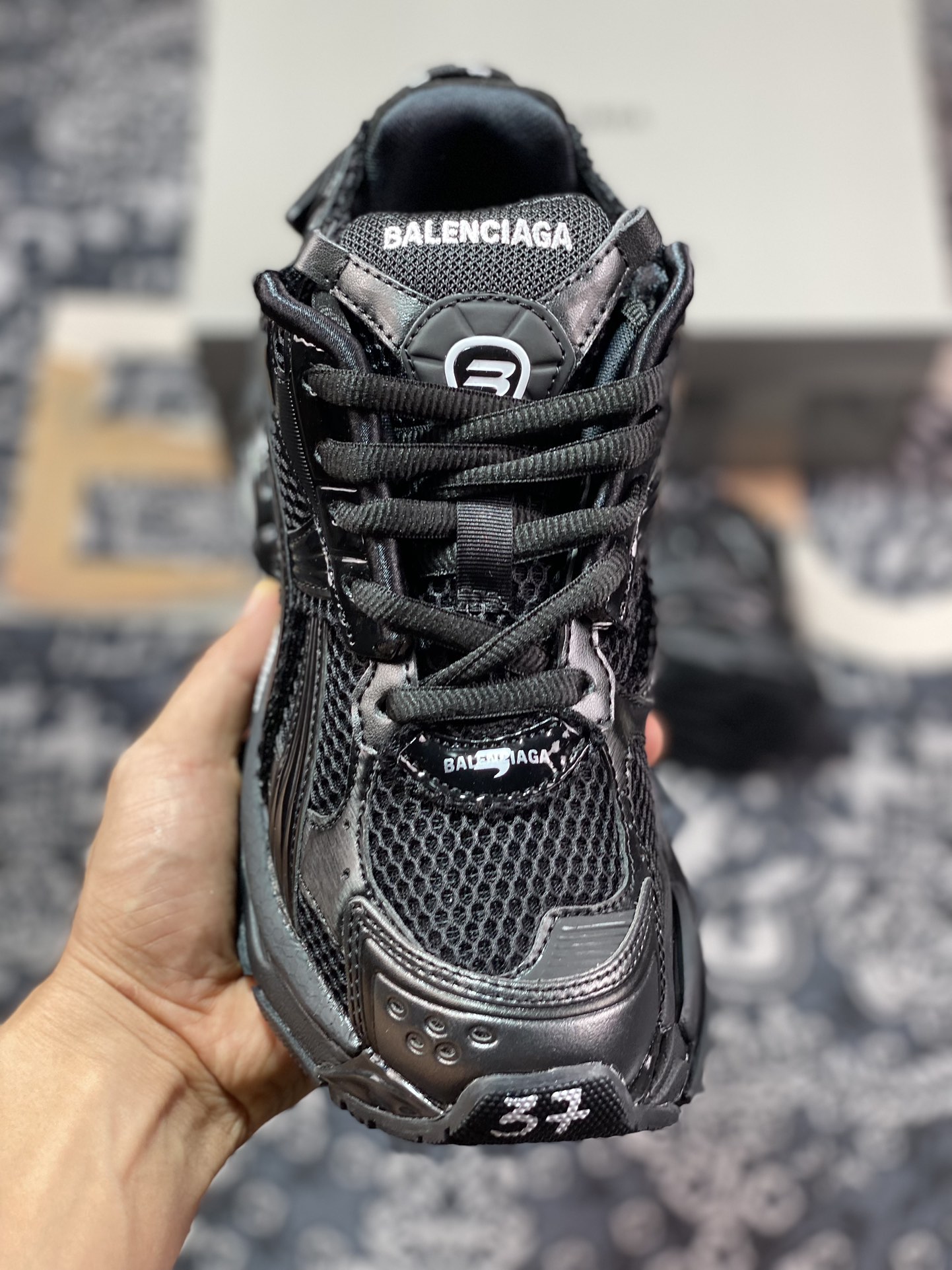 520 巴黎世家BALENCIAGA Runner Sneaker”Triple Black/White”2.0慢跑 772767 W3RNY 0135