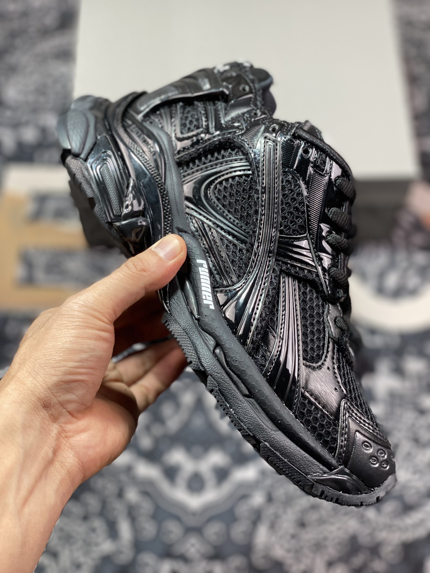 520 巴黎世家BALENCIAGA Runner Sneaker”Triple Black/White”2.0慢跑 772767 W3RNY 0135