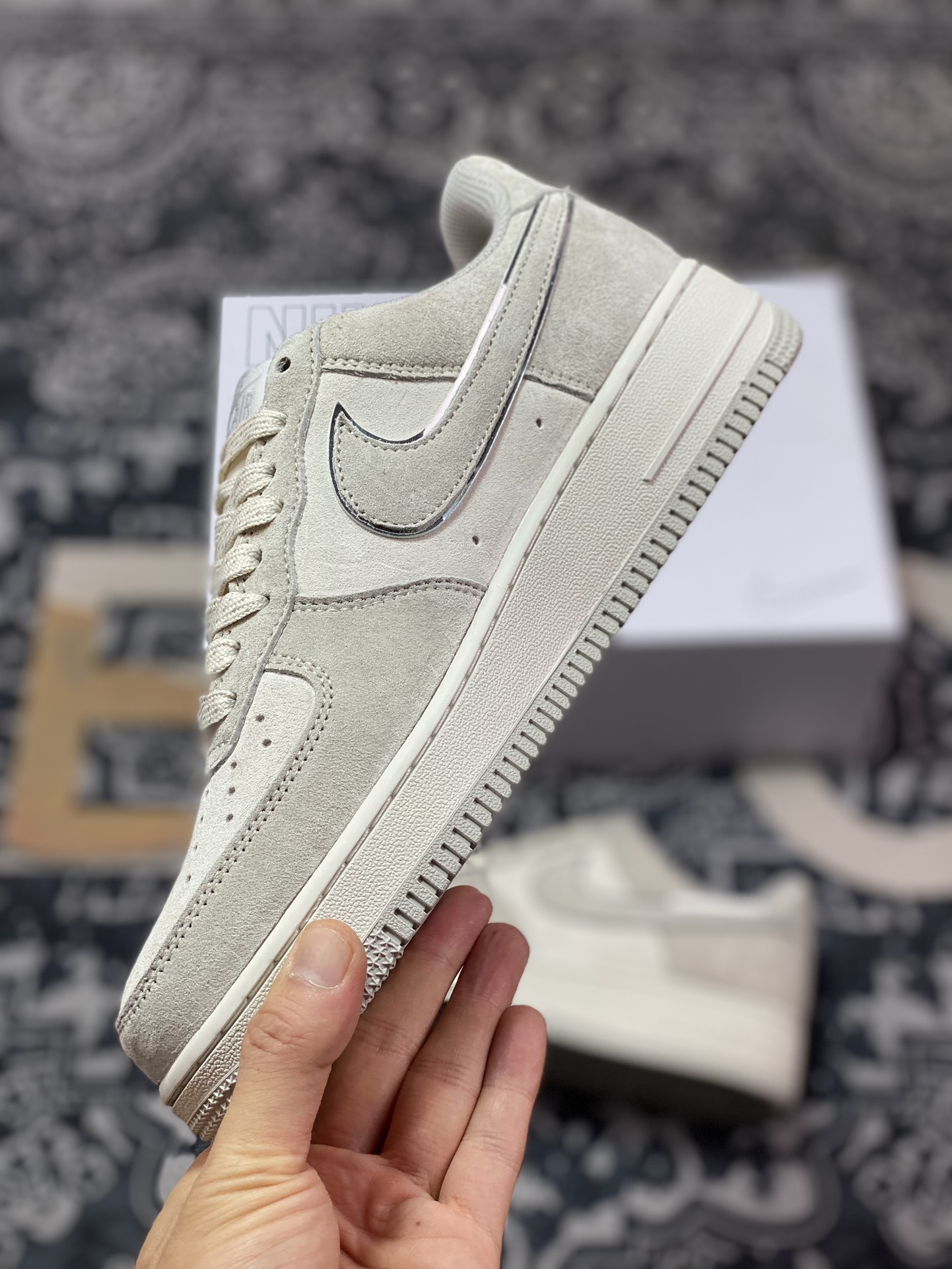 240 耐克Nike By You Air Force 1'07 Low Retro SP空军一号低帮经典百搭休闲运动板鞋“麂皮灰米银叠钩”