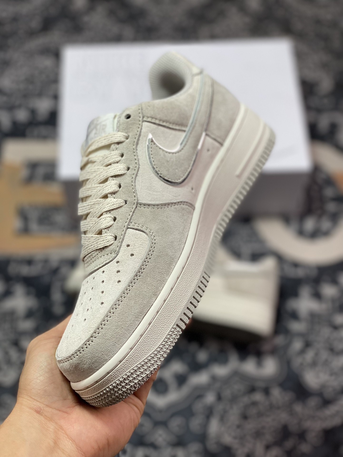 240 耐克Nike By You Air Force 1'07 Low Retro SP空军一号低帮经典百搭休闲运动板鞋“麂皮灰米银叠钩”