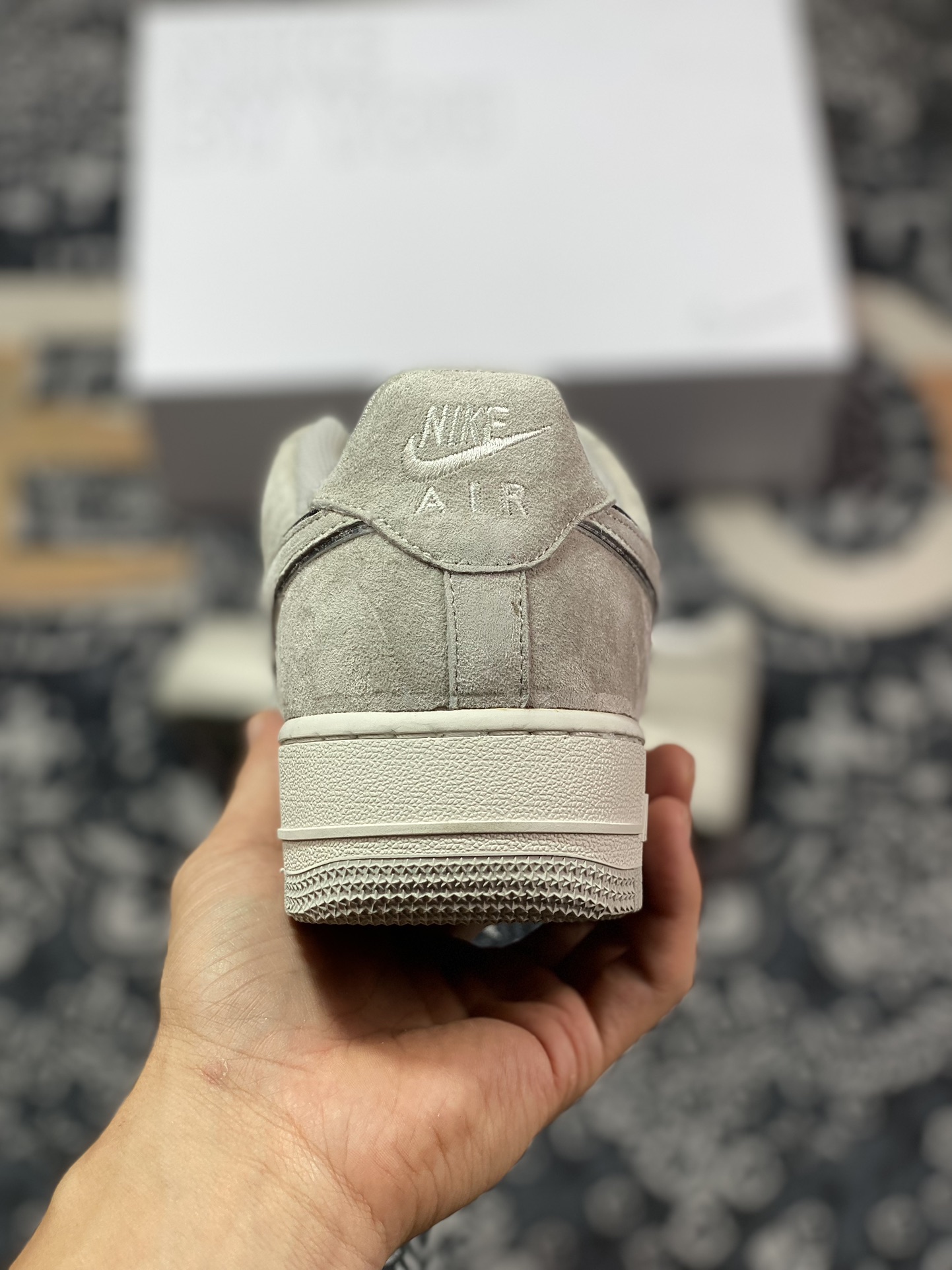 240 耐克Nike By You Air Force 1'07 Low Retro SP空军一号低帮经典百搭休闲运动板鞋“麂皮灰米银叠钩”