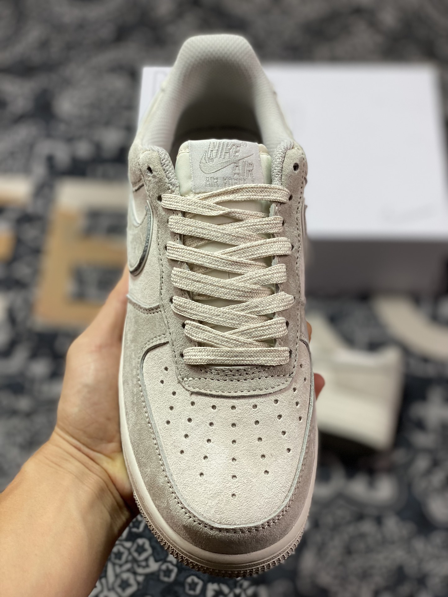 240 耐克Nike By You Air Force 1'07 Low Retro SP空军一号低帮经典百搭休闲运动板鞋“麂皮灰米银叠钩”