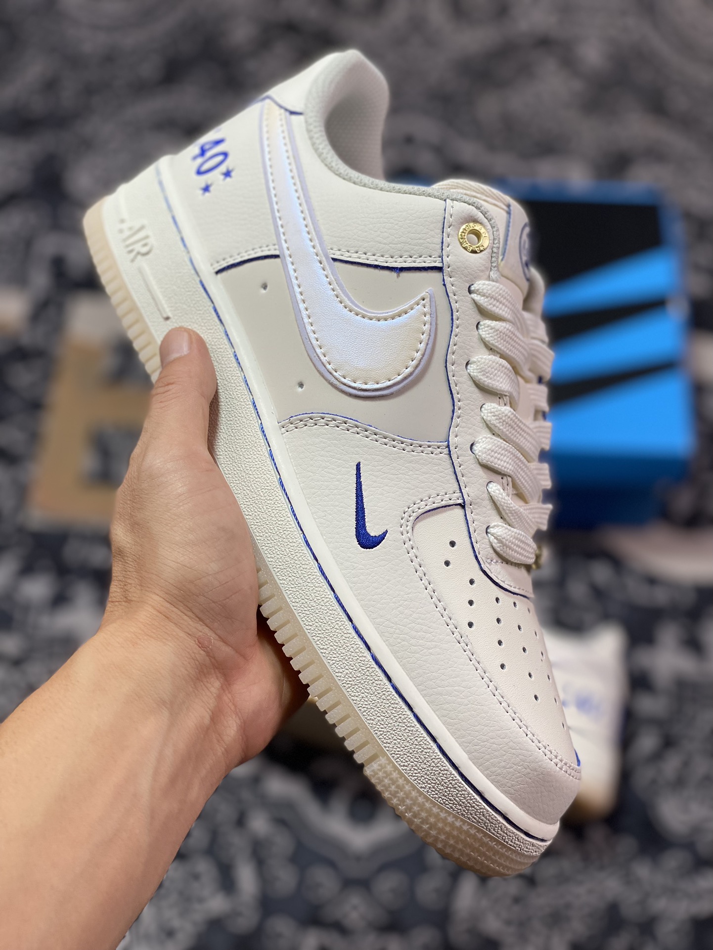 240 耐克Nike Air Force 1’07 Low”Sail White/Blue Mini Swoosh”空军一号板鞋“40周年版珍珠白宝蓝小钩”XP9688-757