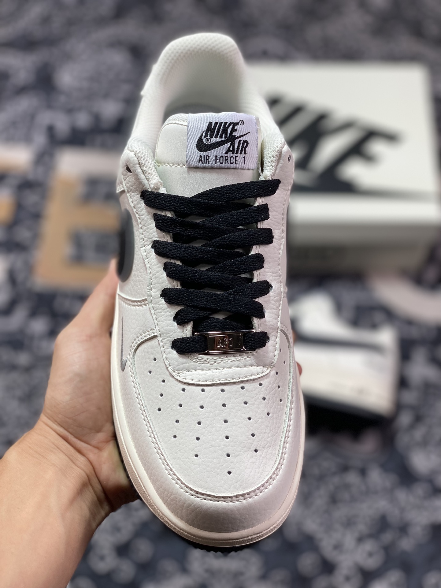 240 耐克Nike Air Force 1'07 Low EMB”Beige/Black/Hoops/Mini Swoosh”空军一号板鞋“米白黑银Hoops刺绣小钩”HP2369-002