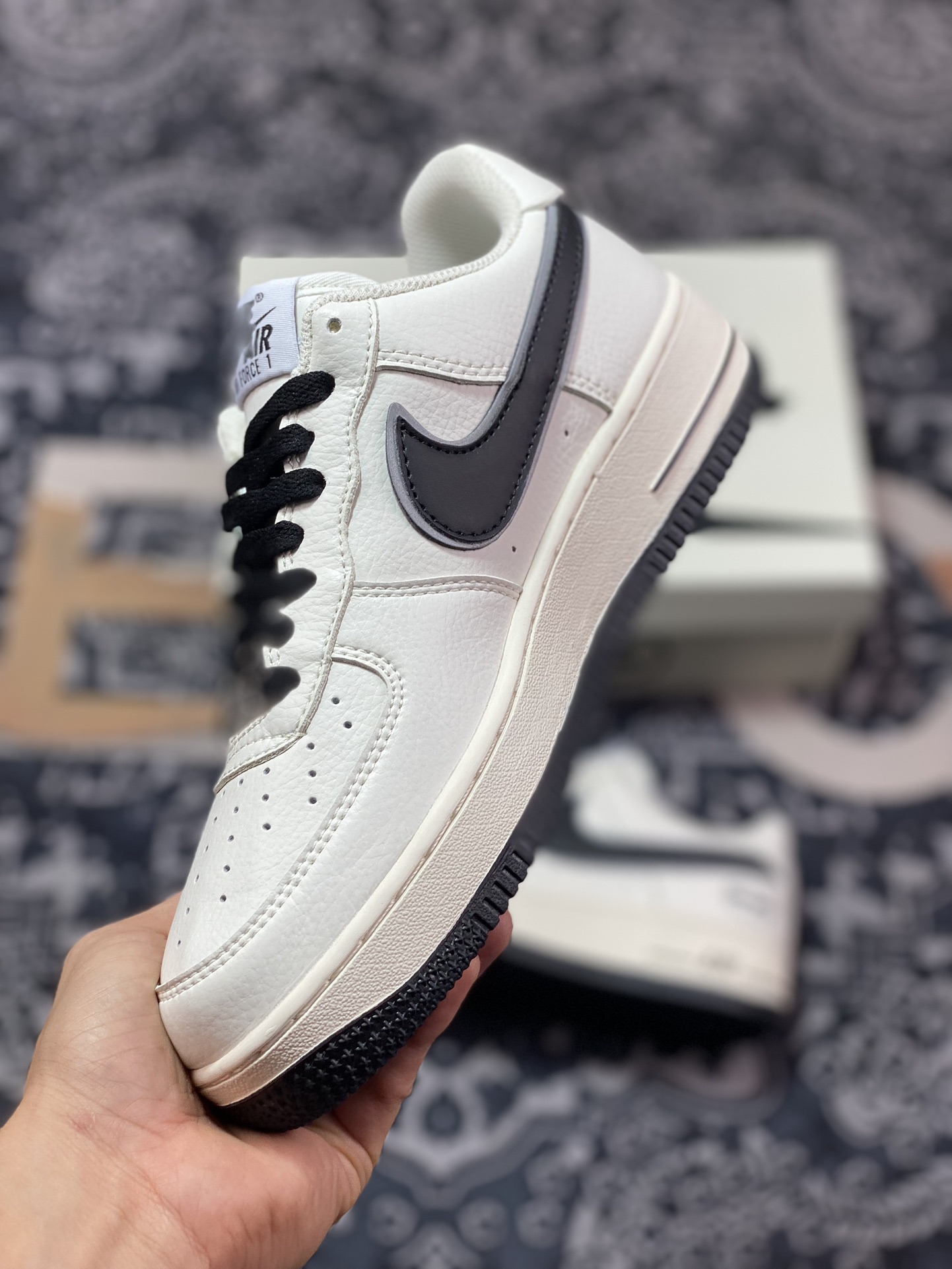 240 耐克Nike Air Force 1'07 Low EMB”Beige/Black/Hoops/Mini Swoosh”空军一号板鞋“米白黑银Hoops刺绣小钩”HP2369-002