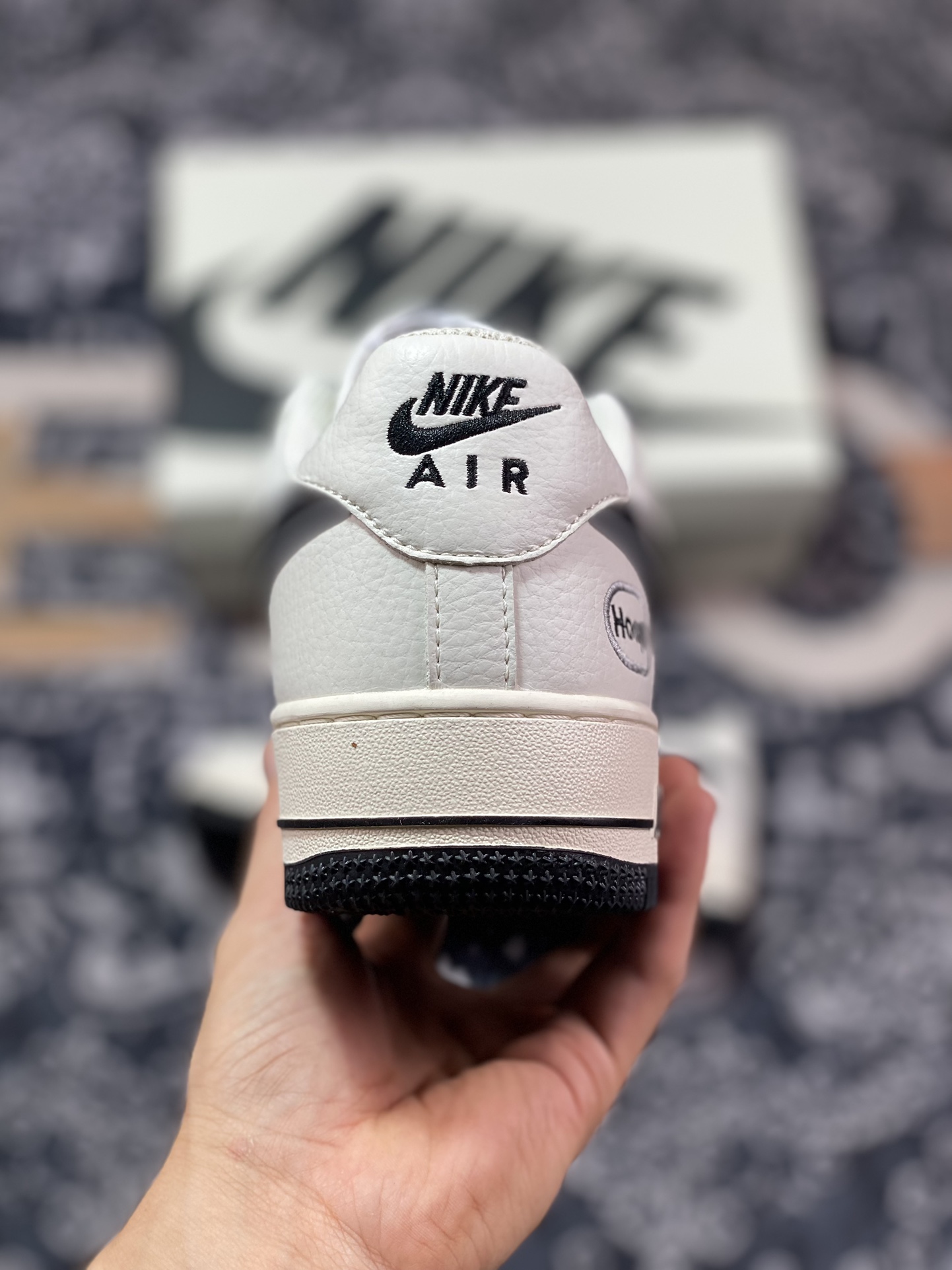 240 耐克Nike Air Force 1'07 Low EMB”Beige/Black/Hoops/Mini Swoosh”空军一号板鞋“米白黑银Hoops刺绣小钩”HP2369-002