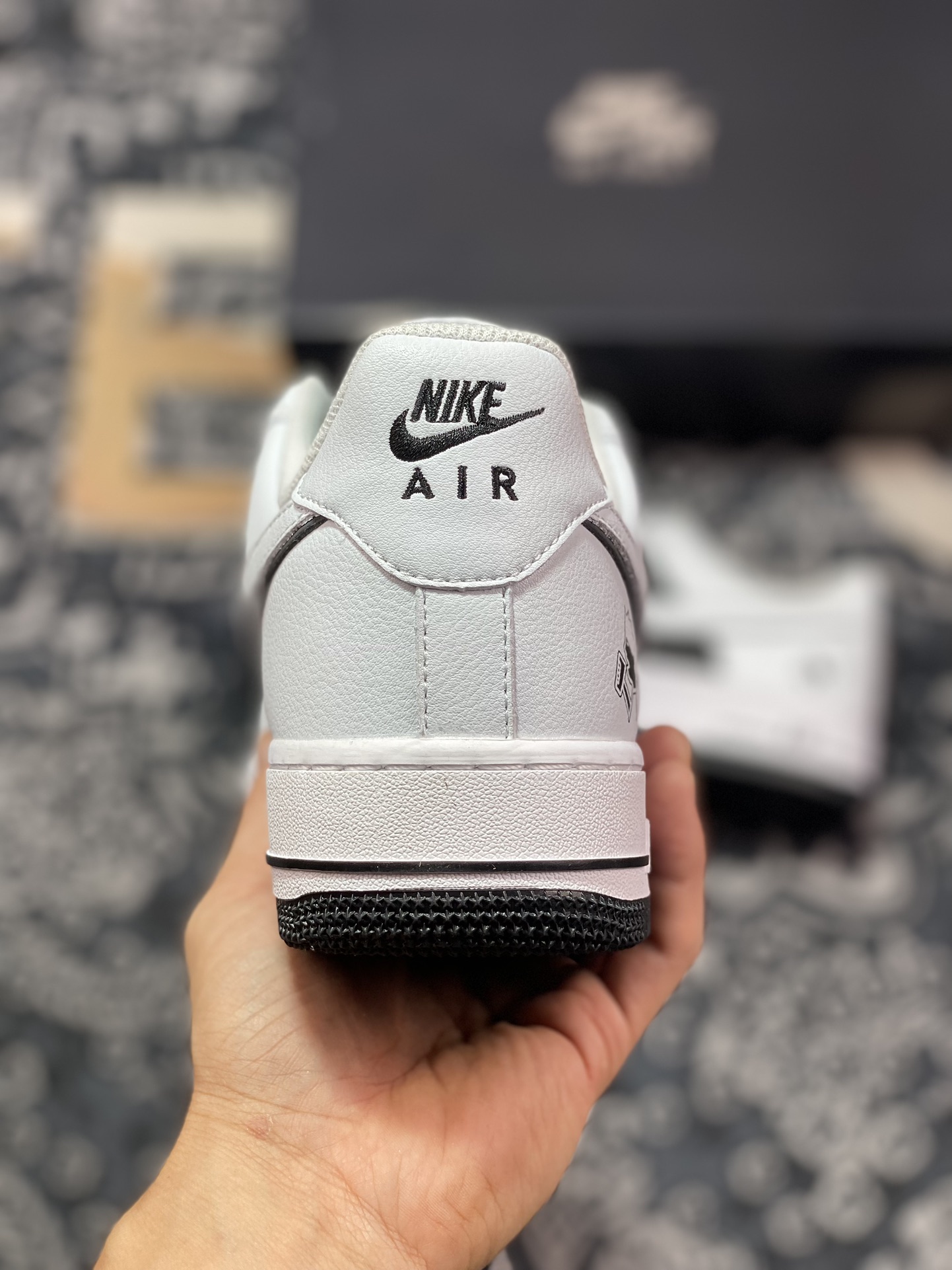 200 Nike Air Force 1 07 Low"喜茶HEYTEA"空军一号板鞋“皮革白黑炸毛喜茶LOGO” K08969-756