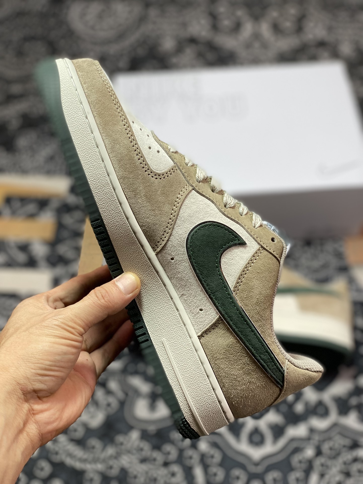 240 耐克Nike By You Air Force 1'07 Low Retro SP空军一号低帮板鞋“麂皮摩卡棕米白暗绿银叠钩”