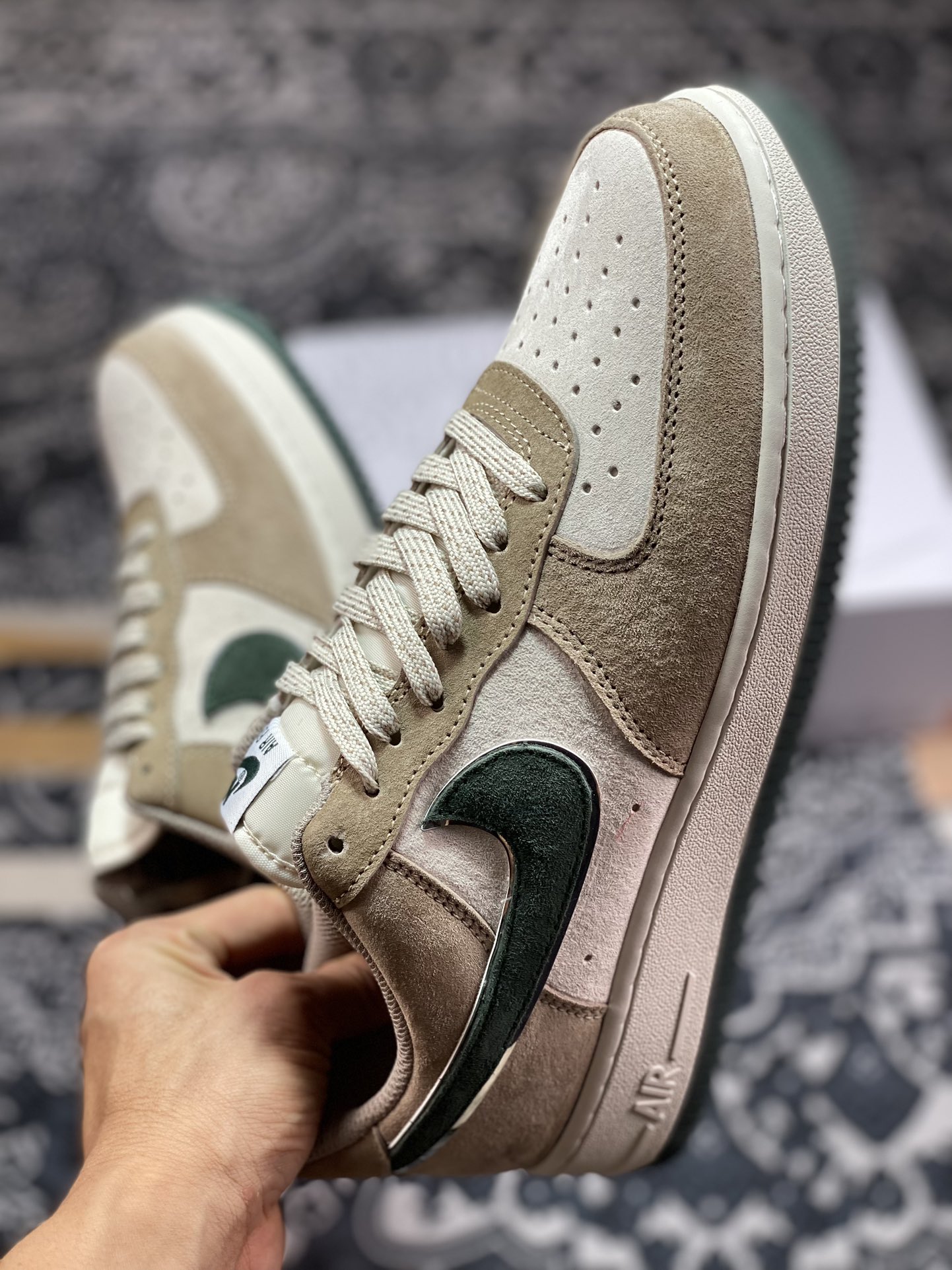 240 耐克Nike By You Air Force 1'07 Low Retro SP空军一号低帮板鞋“麂皮摩卡棕米白暗绿银叠钩”