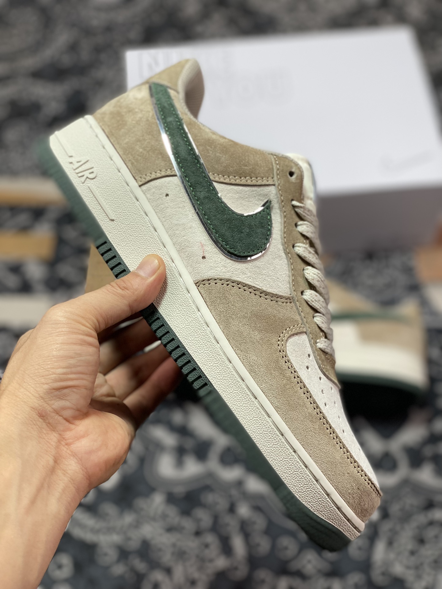 240 耐克Nike By You Air Force 1'07 Low Retro SP空军一号低帮板鞋“麂皮摩卡棕米白暗绿银叠钩”