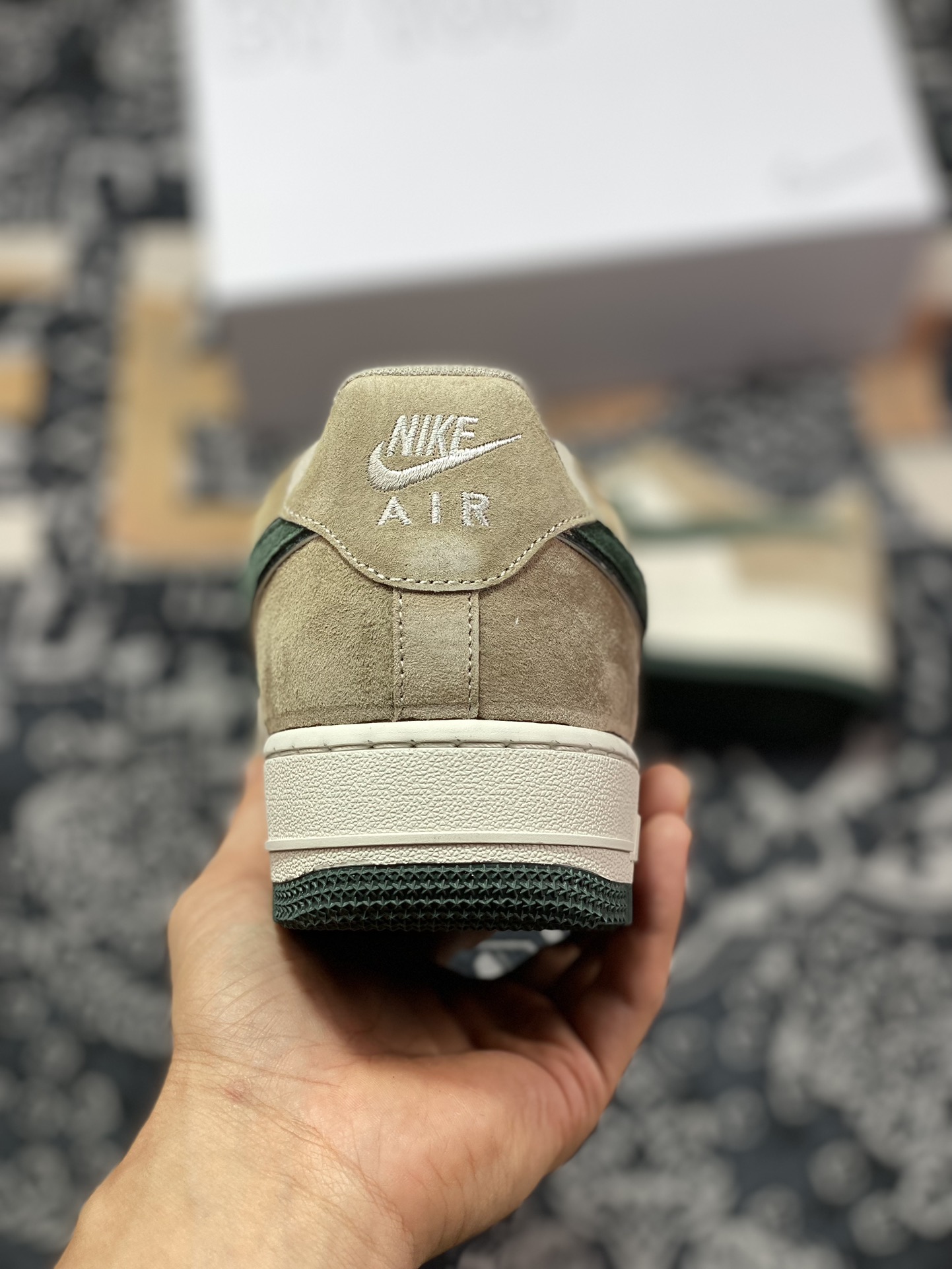 240 耐克Nike By You Air Force 1'07 Low Retro SP空军一号低帮板鞋“麂皮摩卡棕米白暗绿银叠钩”