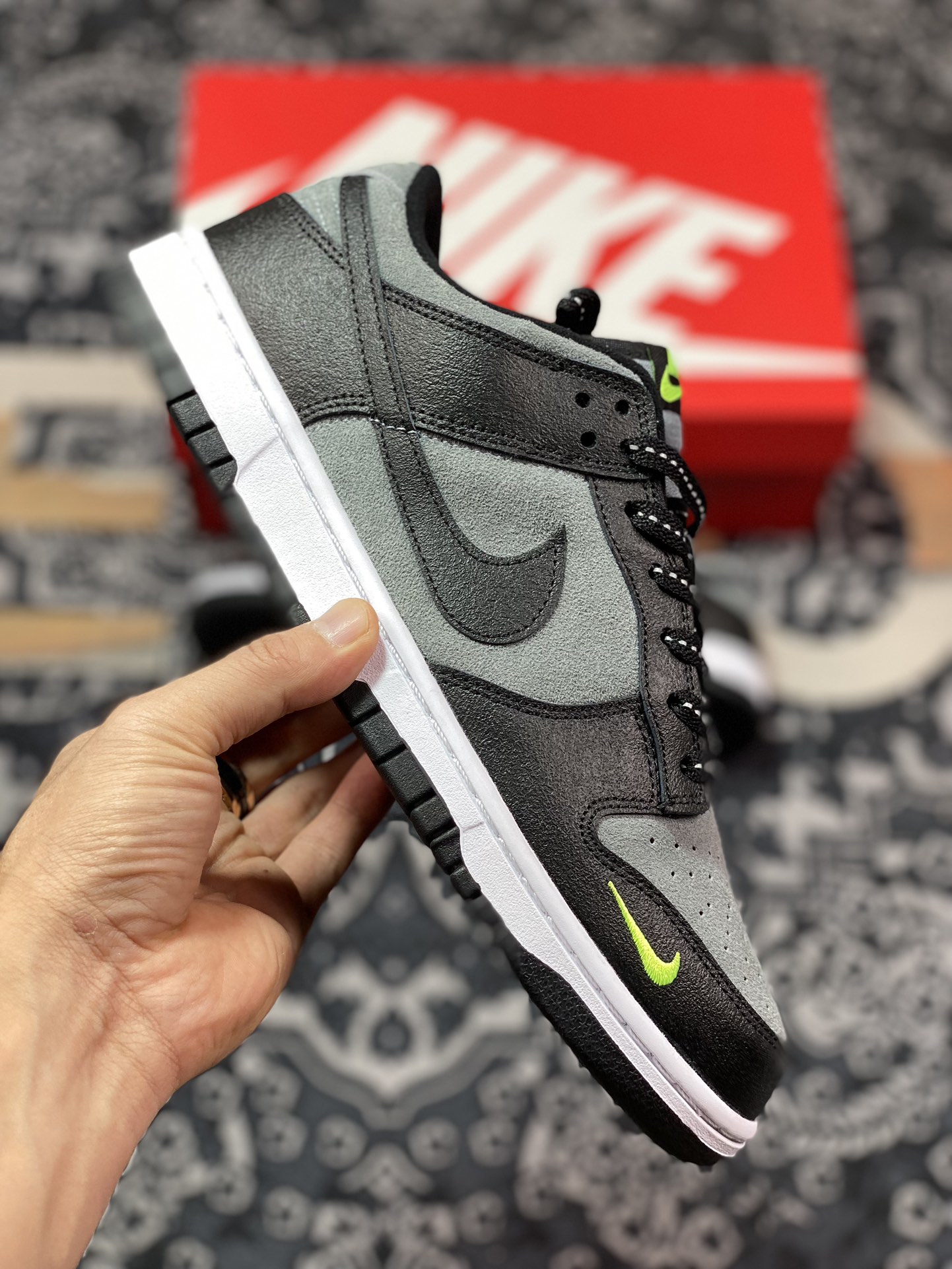 230 耐克Nike SB Dunk Low"Black Grey Green Strike"扣篮系列板鞋“黑灰迷你小钩”FQ2205-001