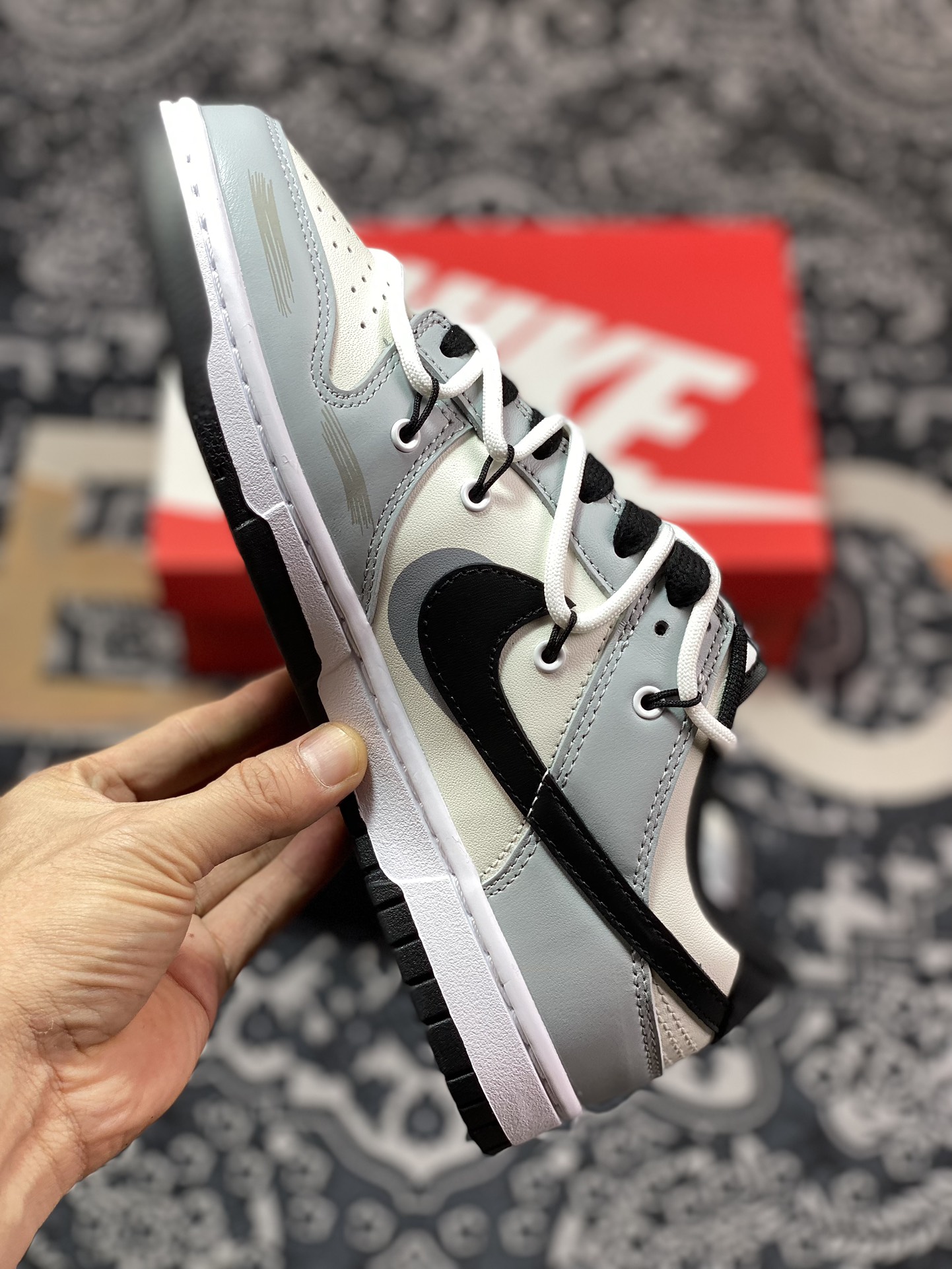 260 耐克Nike SB Dunk Low GS"GreyWhiteBlack"扣篮系列低帮板鞋“艺术灰蓝白黑绑绳”DD1391-100