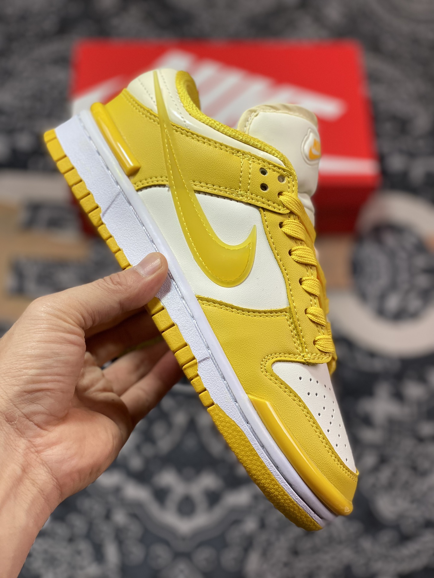 220 Nike  Dunk Low Twist ”Vivid Sulfur“ 柠檬黄 变异风 SB低帮休闲板鞋 DZ2794-100