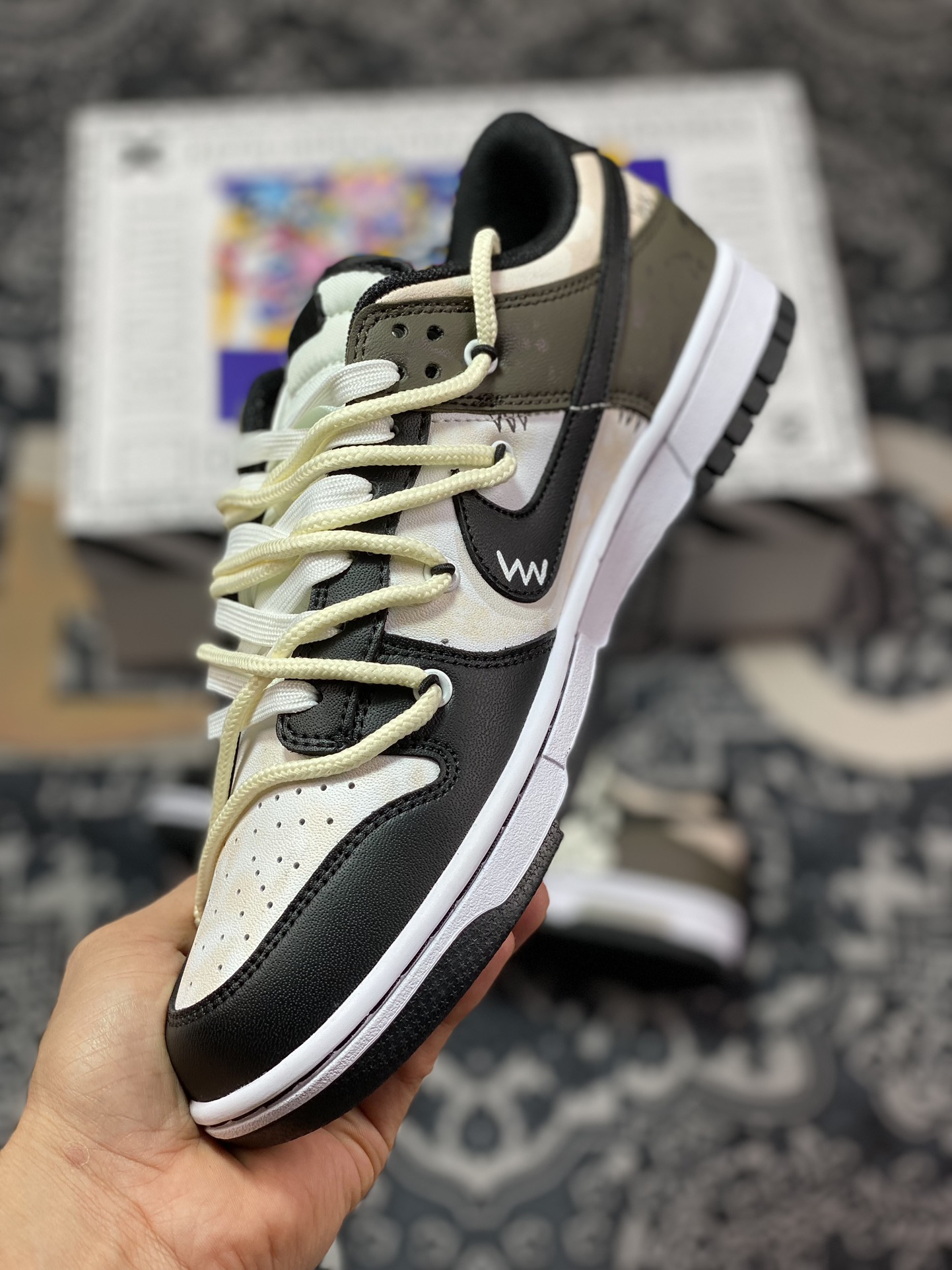 300 耐克Nike SB Dunk Low Lot"BlackWhiteBrown"扣篮系列低帮板鞋“黑米白棕布欧熊绑绳”DD1391-100