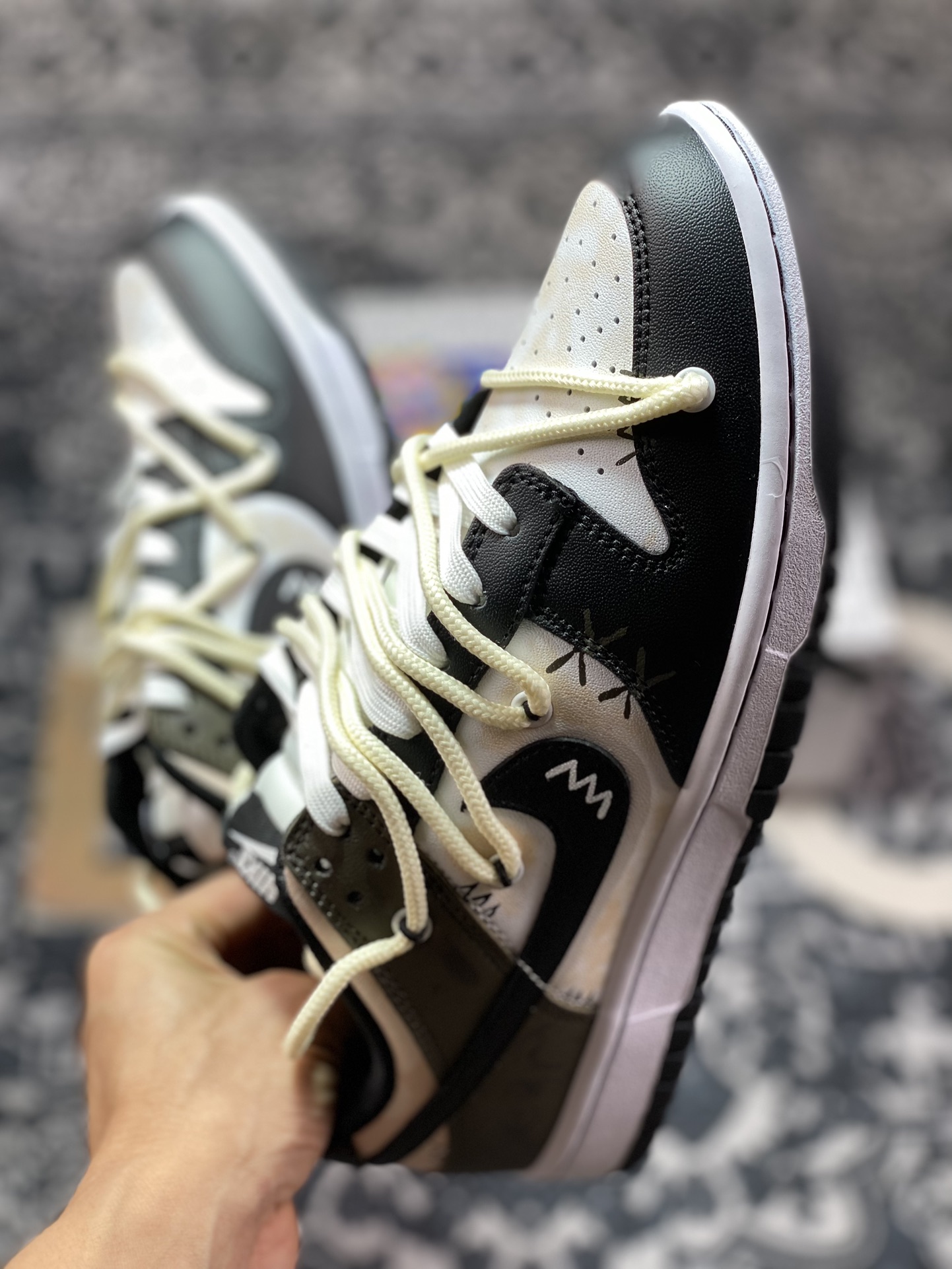 300 耐克Nike SB Dunk Low Lot"BlackWhiteBrown"扣篮系列低帮板鞋“黑米白棕布欧熊绑绳”DD1391-100