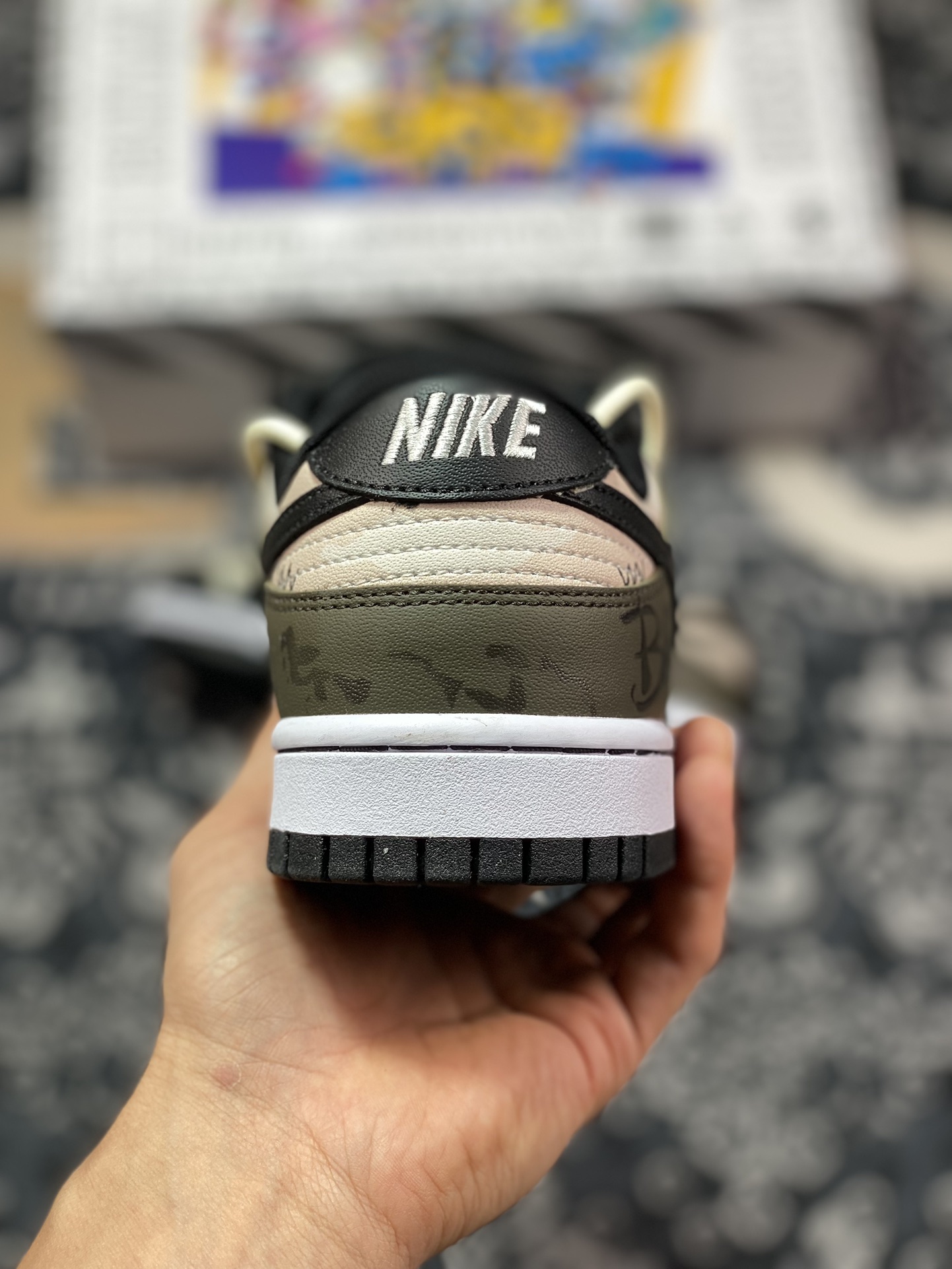 300 耐克Nike SB Dunk Low Lot"BlackWhiteBrown"扣篮系列低帮板鞋“黑米白棕布欧熊绑绳”DD1391-100