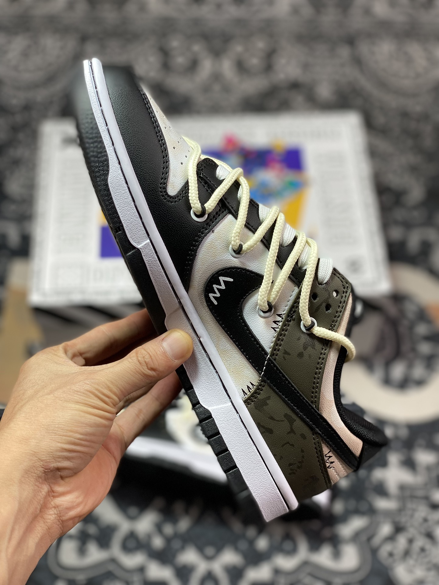 300 耐克Nike SB Dunk Low Lot"BlackWhiteBrown"扣篮系列低帮板鞋“黑米白棕布欧熊绑绳”DD1391-100