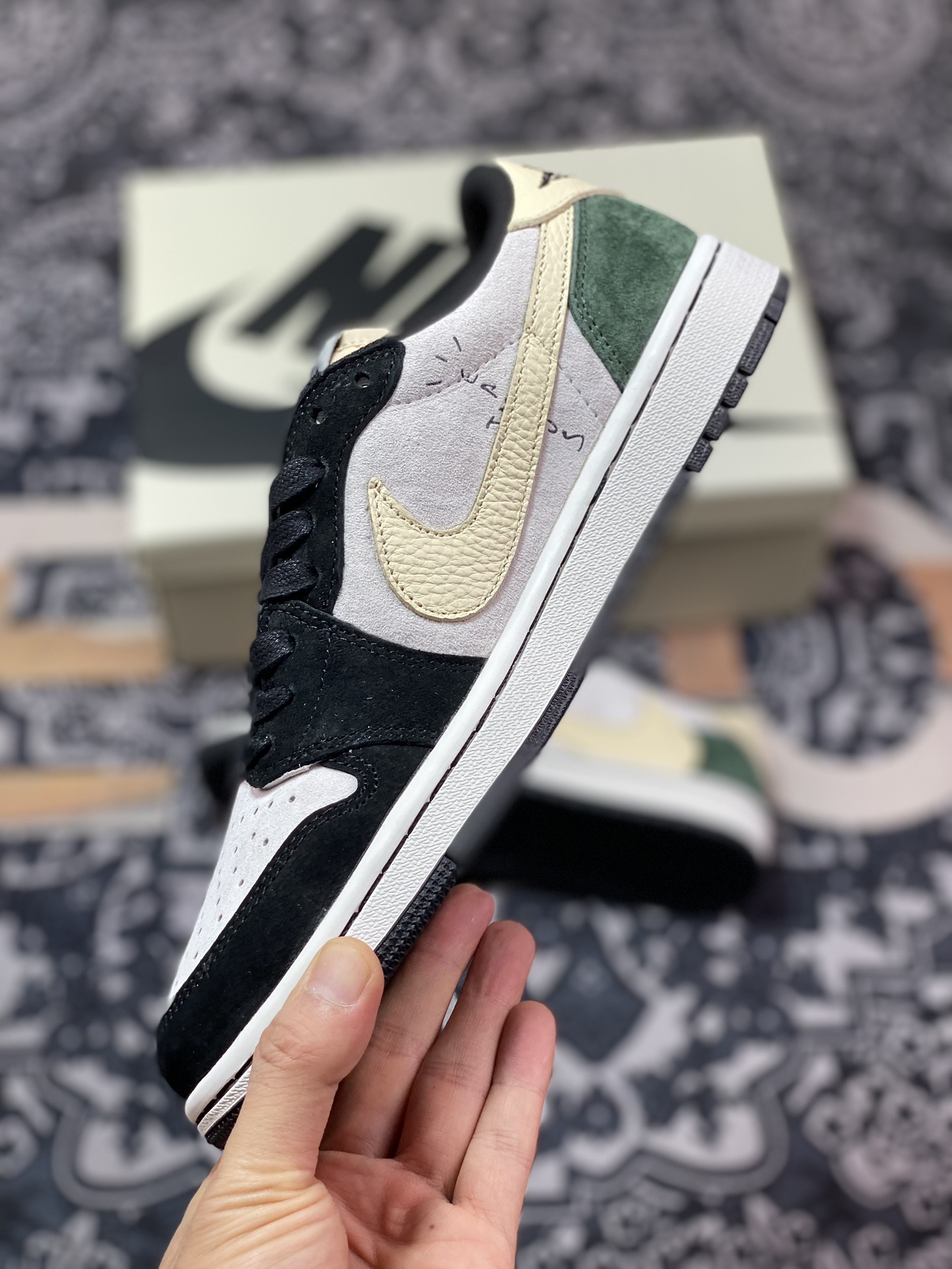 300 Travis Scott x Fragment x Air Jordan 1 Low TS联名倒勾低帮板鞋 DM7866-678