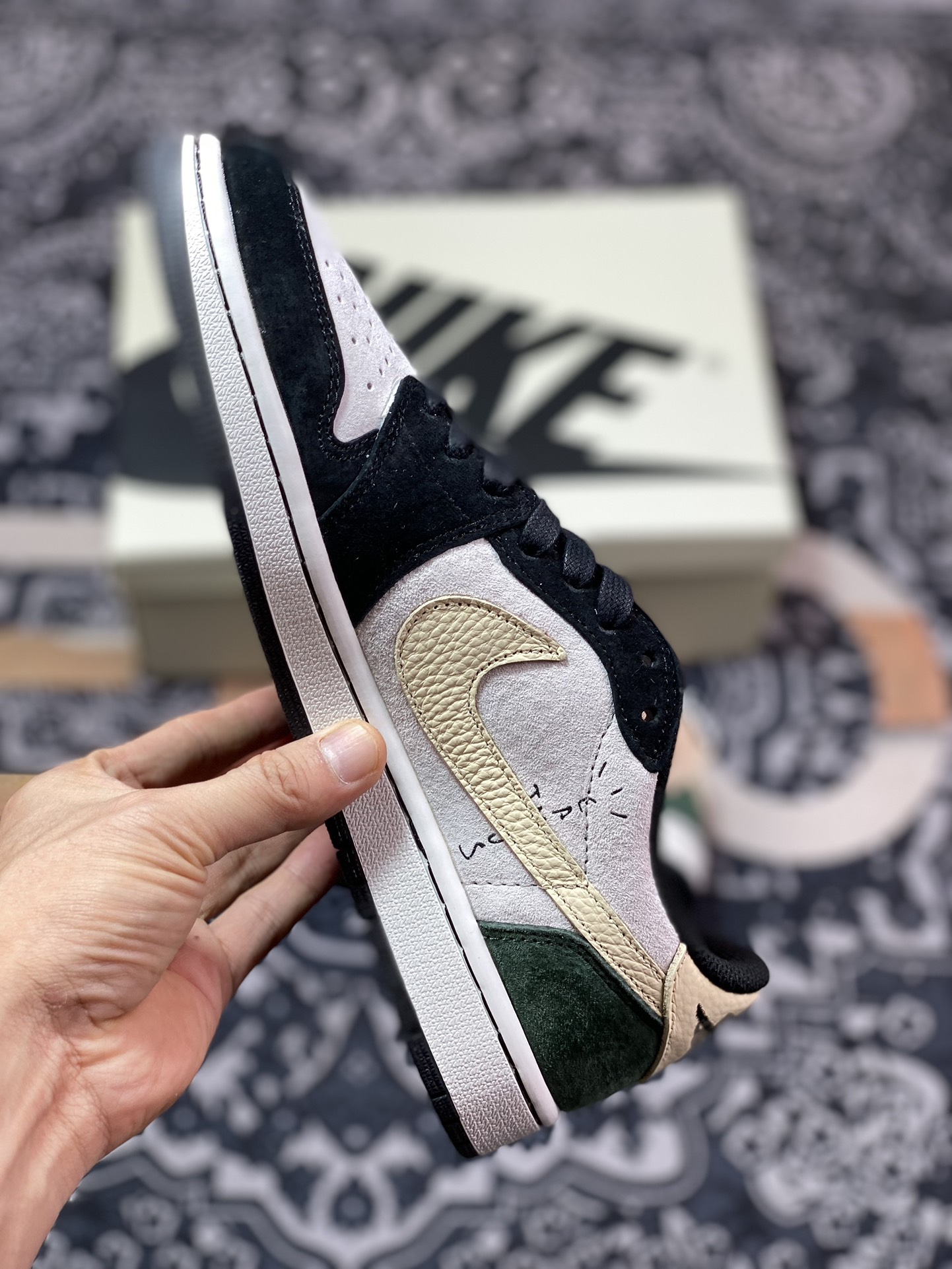 300 Travis Scott x Fragment x Air Jordan 1 Low TS联名倒勾低帮板鞋 DM7866-678