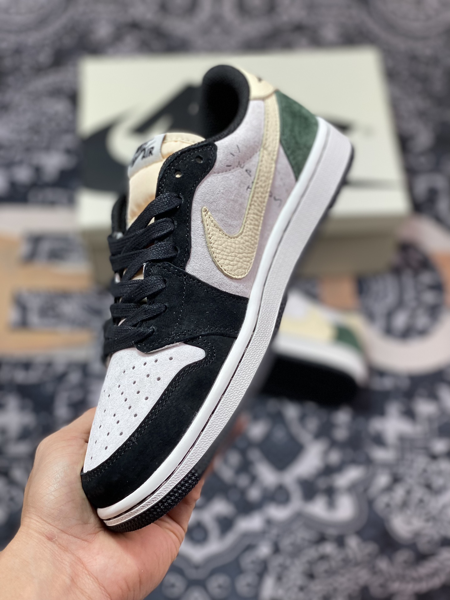 300 Travis Scott x Fragment x Air Jordan 1 Low TS联名倒勾低帮板鞋 DM7866-678