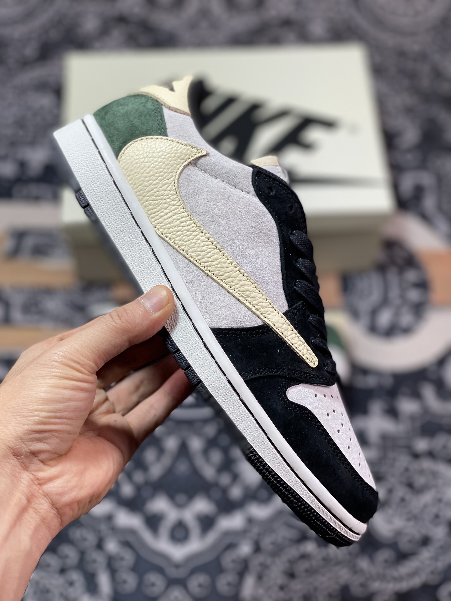 300 Travis Scott x Fragment x Air Jordan 1 Low TS联名倒勾低帮板鞋 DM7866-678