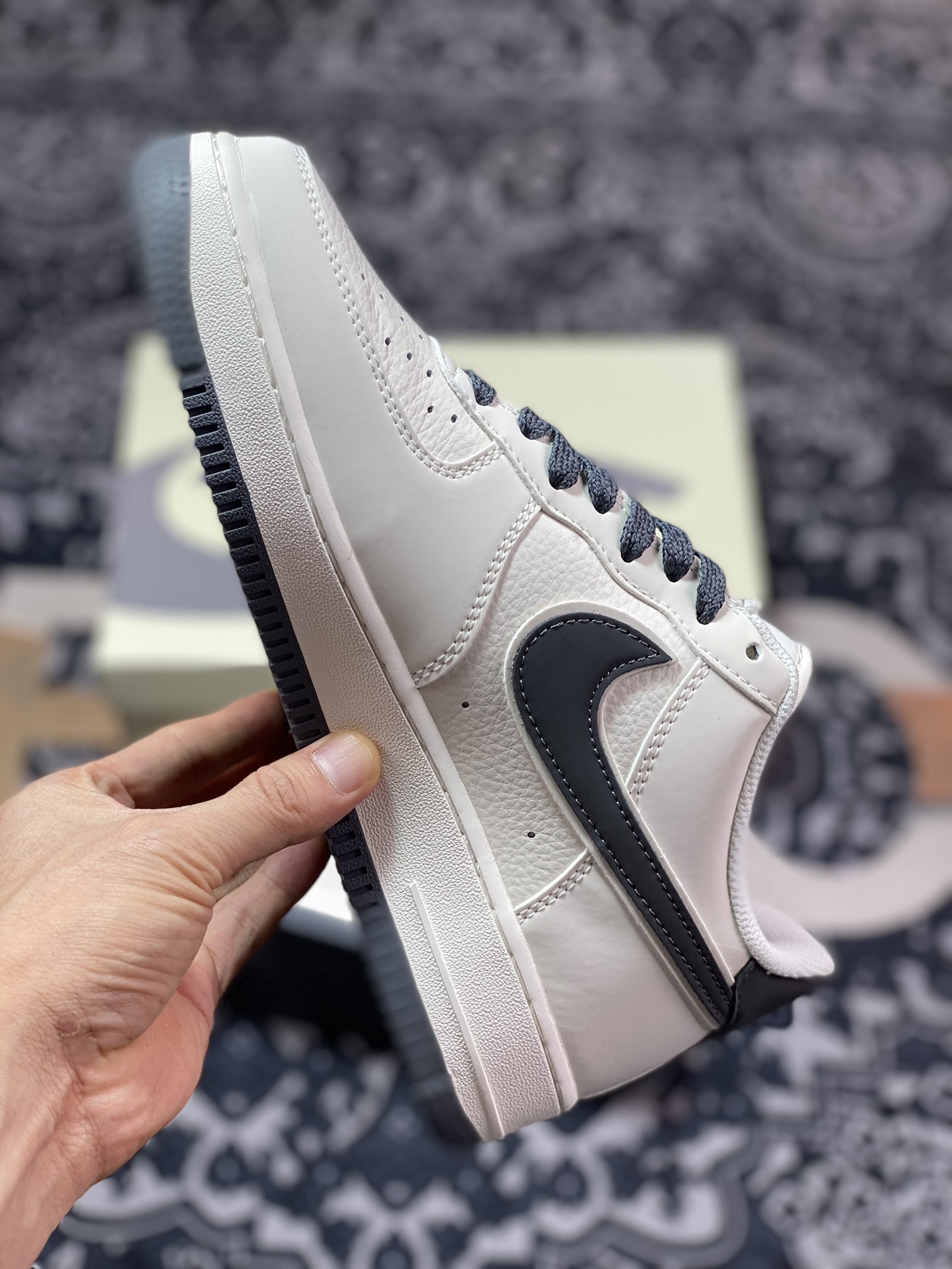 240 Nike Air Force 1’07 Low"Milk WhiteDeep Grey"空军一号经典低帮板鞋“皮革奶白暗黑反光”GL6835-013