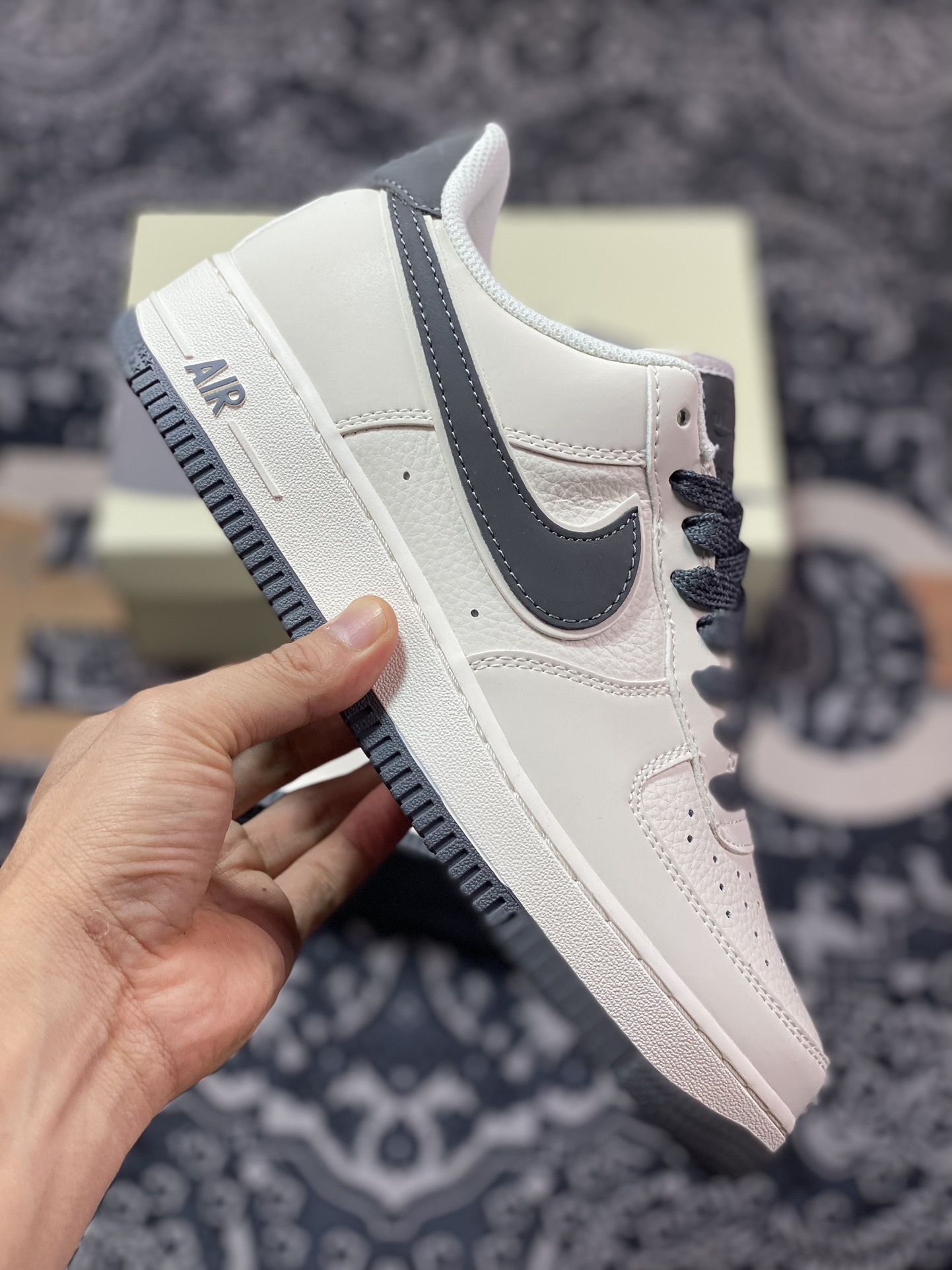 240 Nike Air Force 1’07 Low"Milk WhiteDeep Grey"空军一号经典低帮板鞋“皮革奶白暗黑反光”GL6835-013