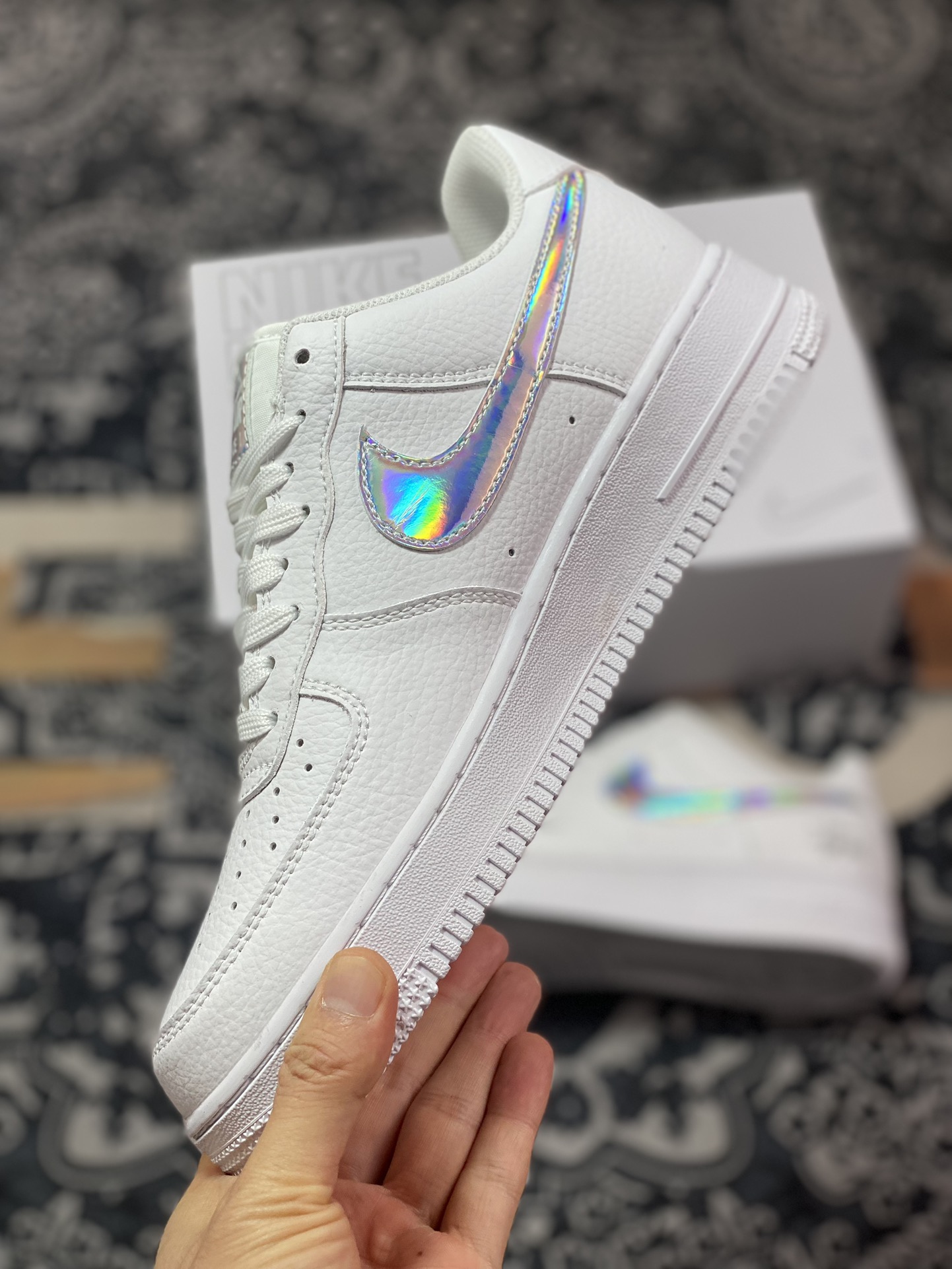 220 Stussy x Nike Air Force 1′07 Low"WhiteIridescent Pixel"空军一号板鞋“白炫彩银斯图西刺绣小钩”