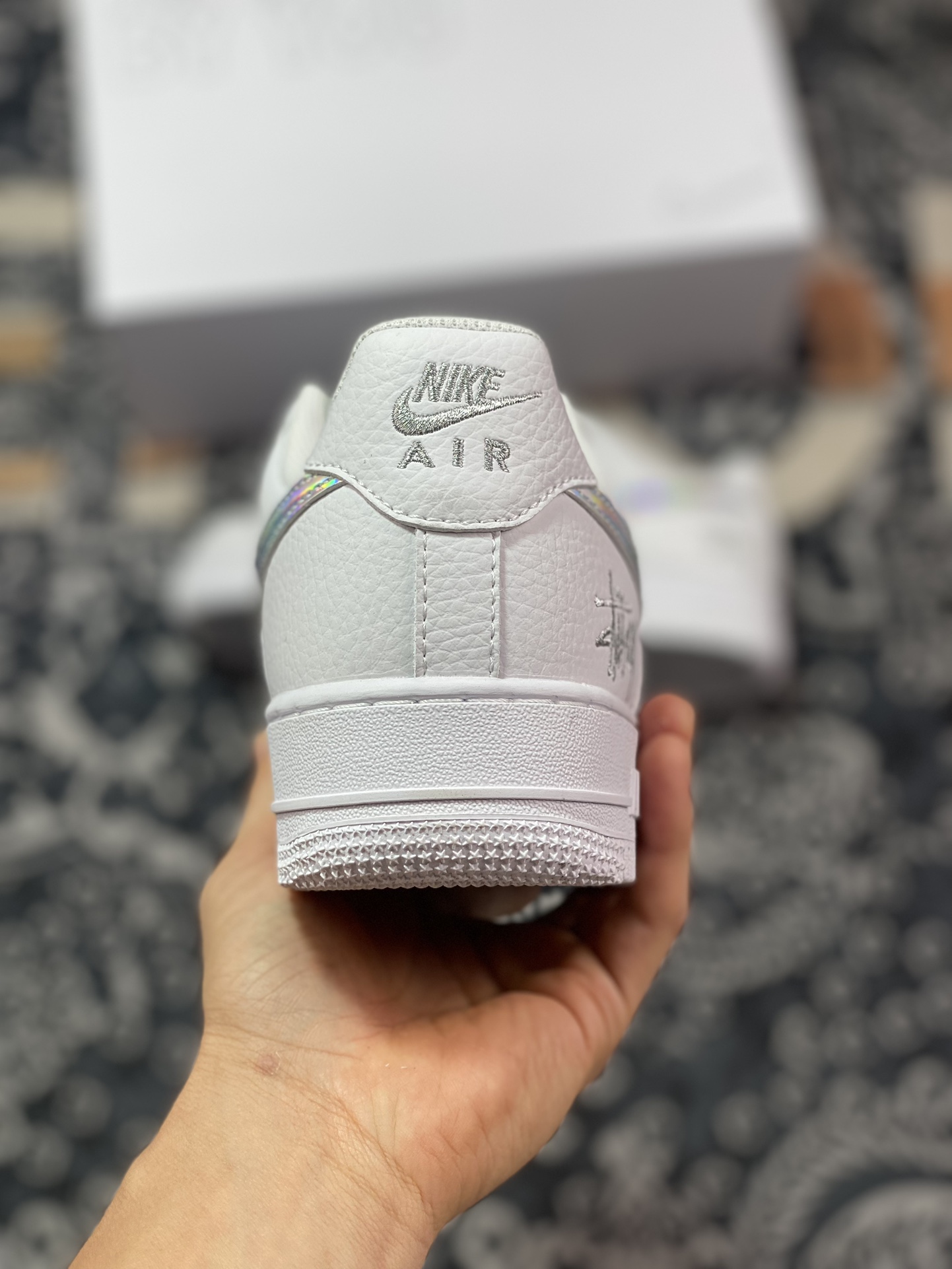 220 Stussy x Nike Air Force 1′07 Low"WhiteIridescent Pixel"空军一号板鞋“白炫彩银斯图西刺绣小钩”