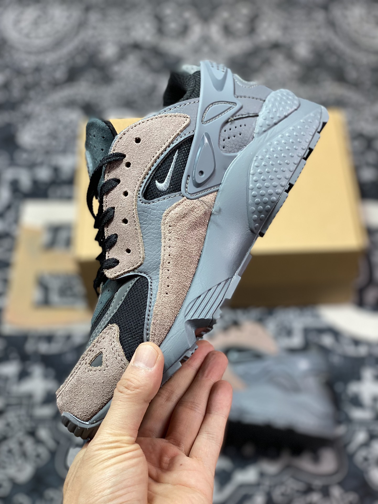 200 Nike  Air Huarache Runner 深灰棕 华莱士复古休闲运动鞋 DZ3306-006