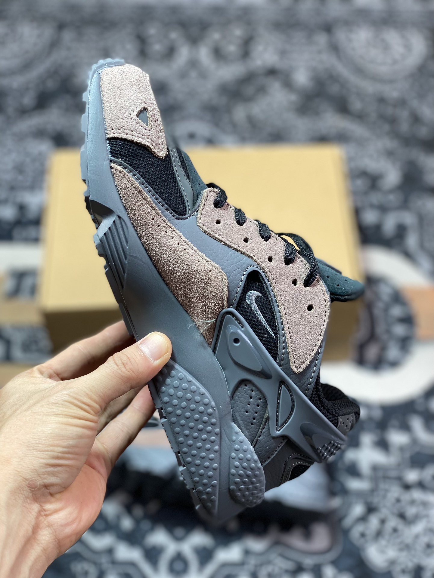 200 Nike  Air Huarache Runner 深灰棕 华莱士复古休闲运动鞋 DZ3306-006