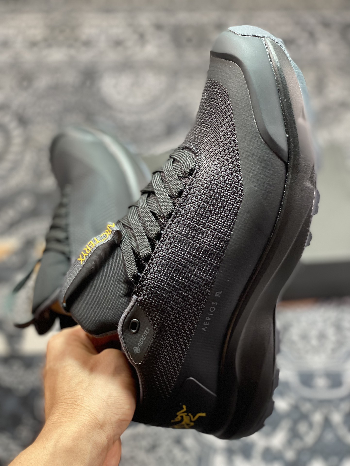 280 Arc'teryx Aerios FL GTX 系列多功能攀登轻运动鞋“黑金LOGO”071244-400242