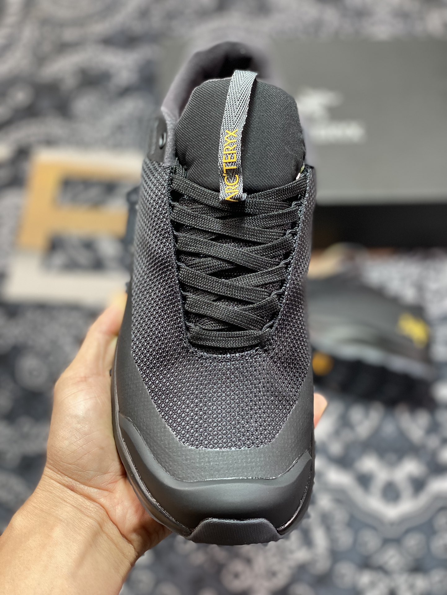 280 Arc'teryx Aerios FL GTX 系列多功能攀登轻运动鞋“黑金LOGO”071244-400242