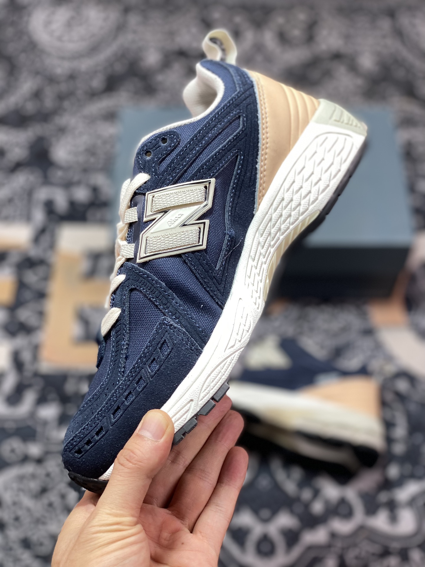 240 New Balance M1906R系列低帮复古老爹慢跑鞋“藏蓝杏仁茶黄”M1906FB