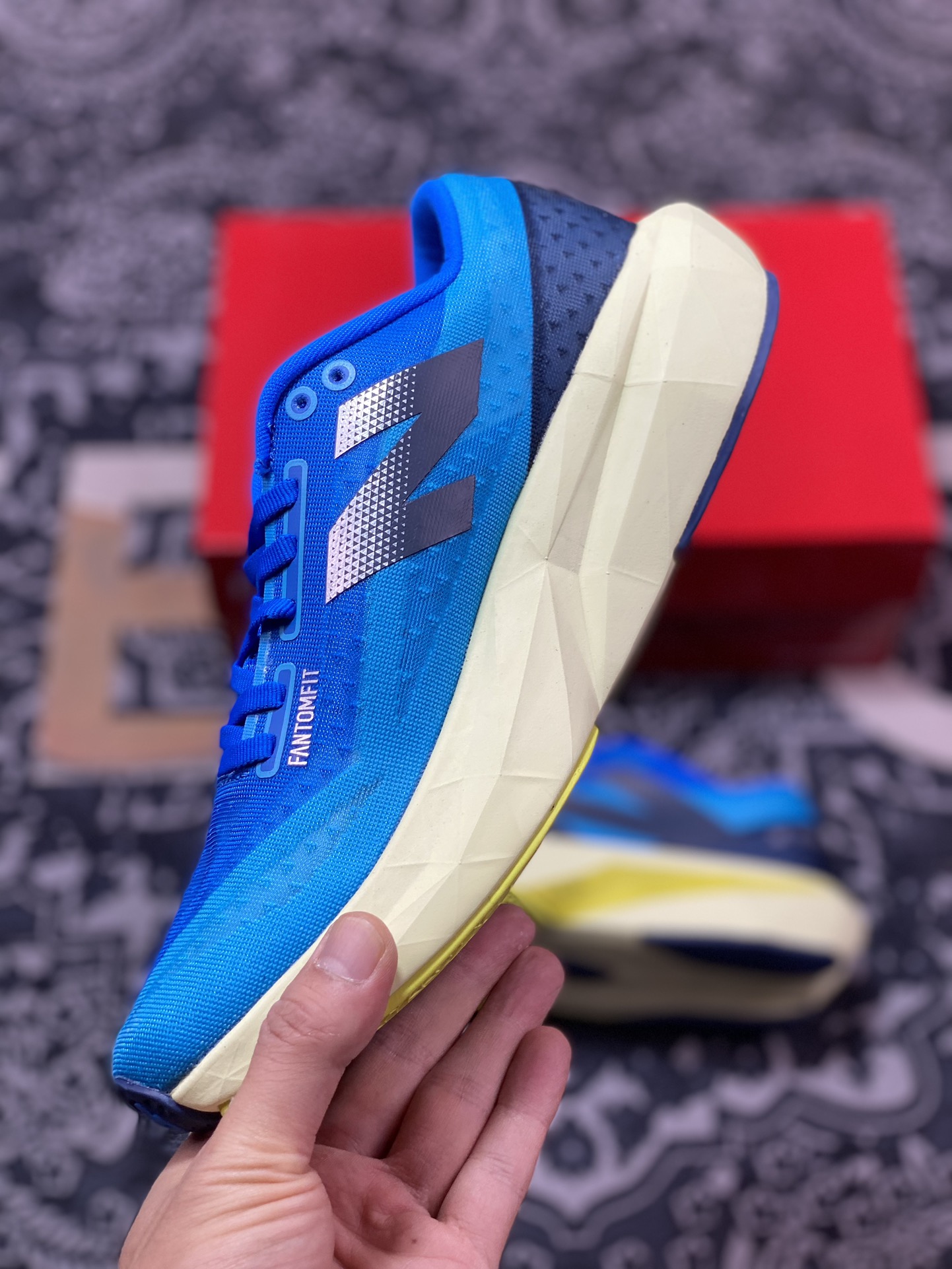 220 New Balance FuelCell SuperComp Trainer V2 慢跑鞋“网纱宝蓝黄渐变”MRCXBE4