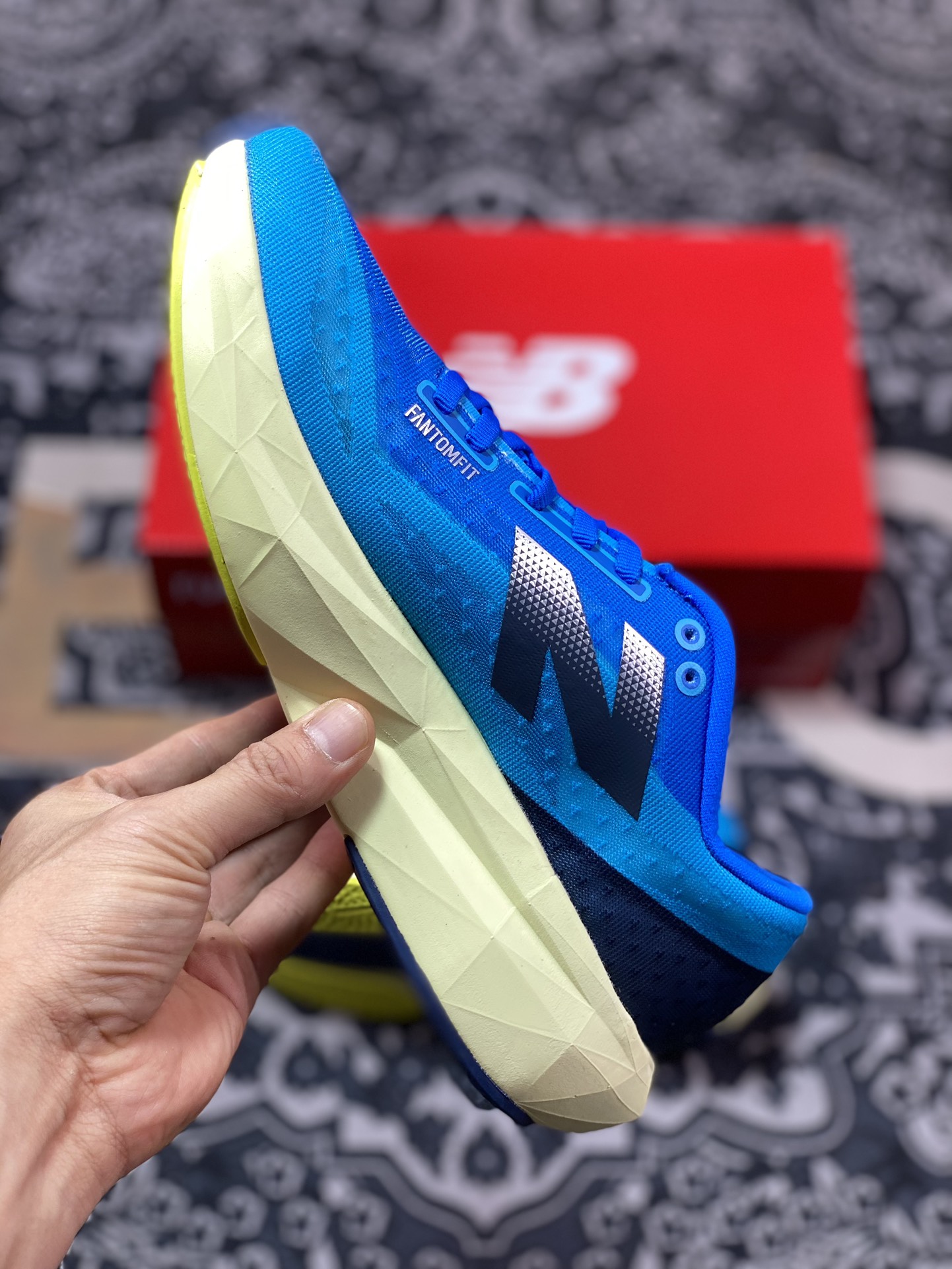 220 New Balance FuelCell SuperComp Trainer V2 慢跑鞋“网纱宝蓝黄渐变”MRCXBE4