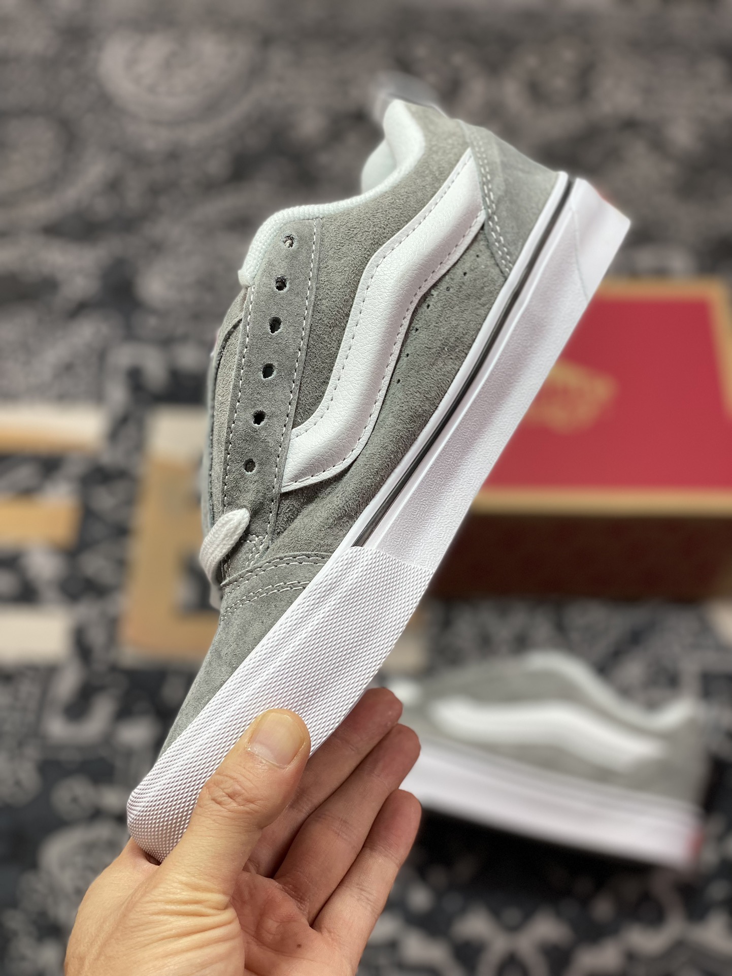 150  Vans Classics Knu Skool 面包鞋 VN0009QCBGJ