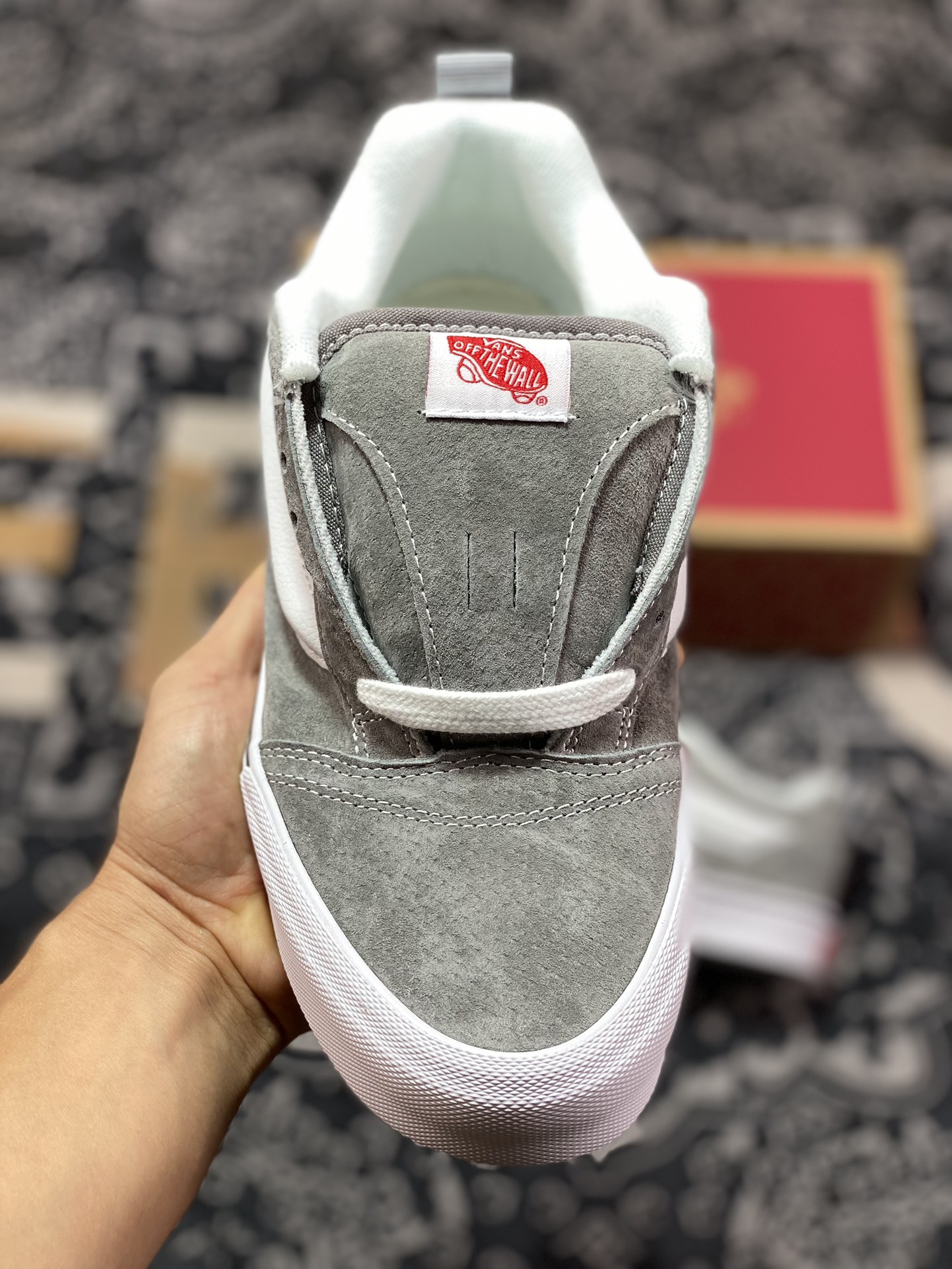 150  Vans Classics Knu Skool 面包鞋 VN0009QCBGJ